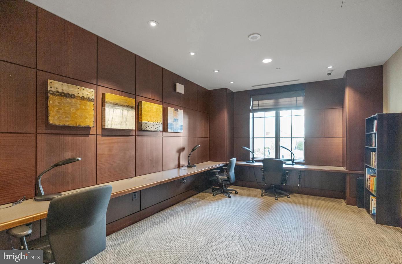GALLERY AT WHITE FLINT - Residential