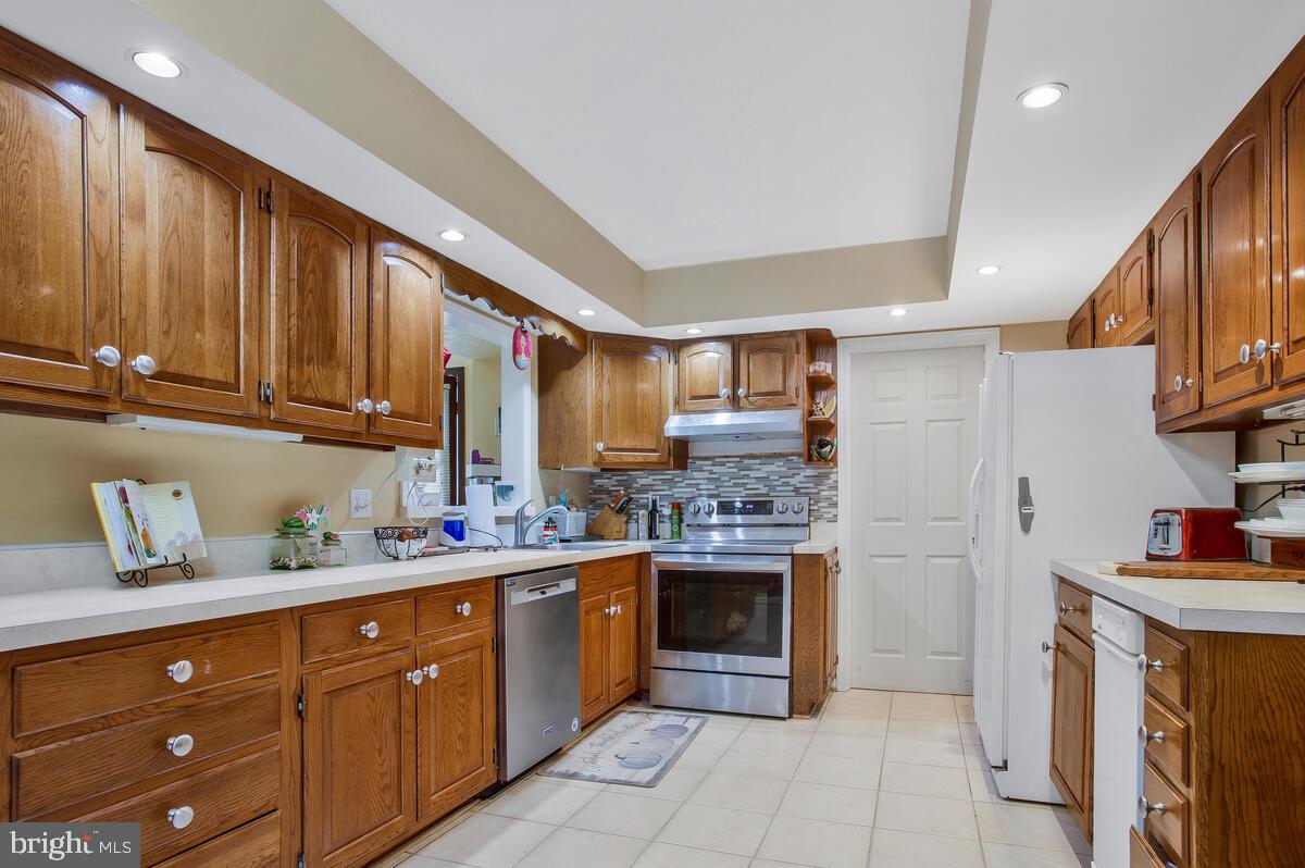 MEADOWBROOK AT BELAIR - Residential