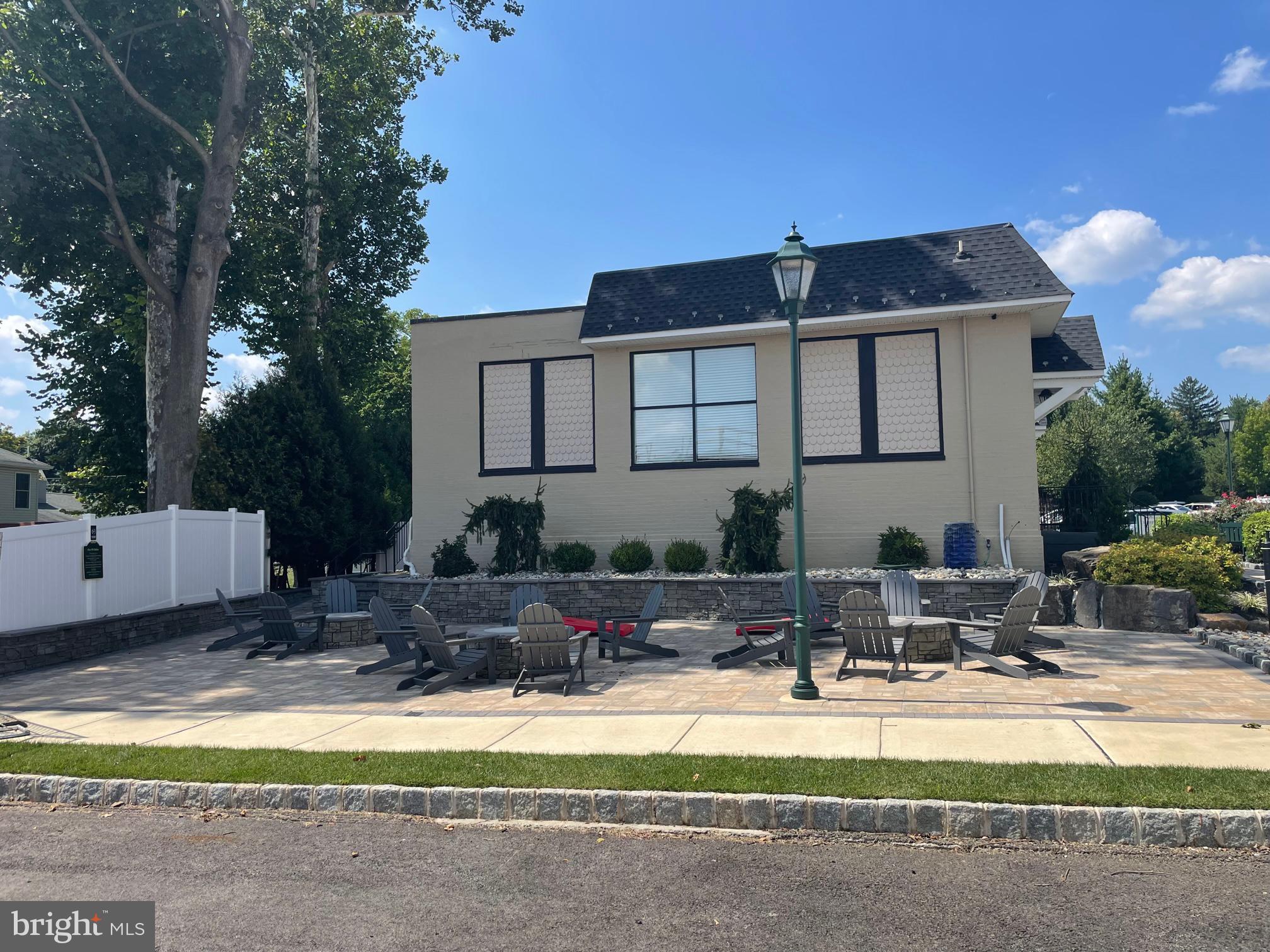 VICTORIAN VILLAGE - Residential Lease