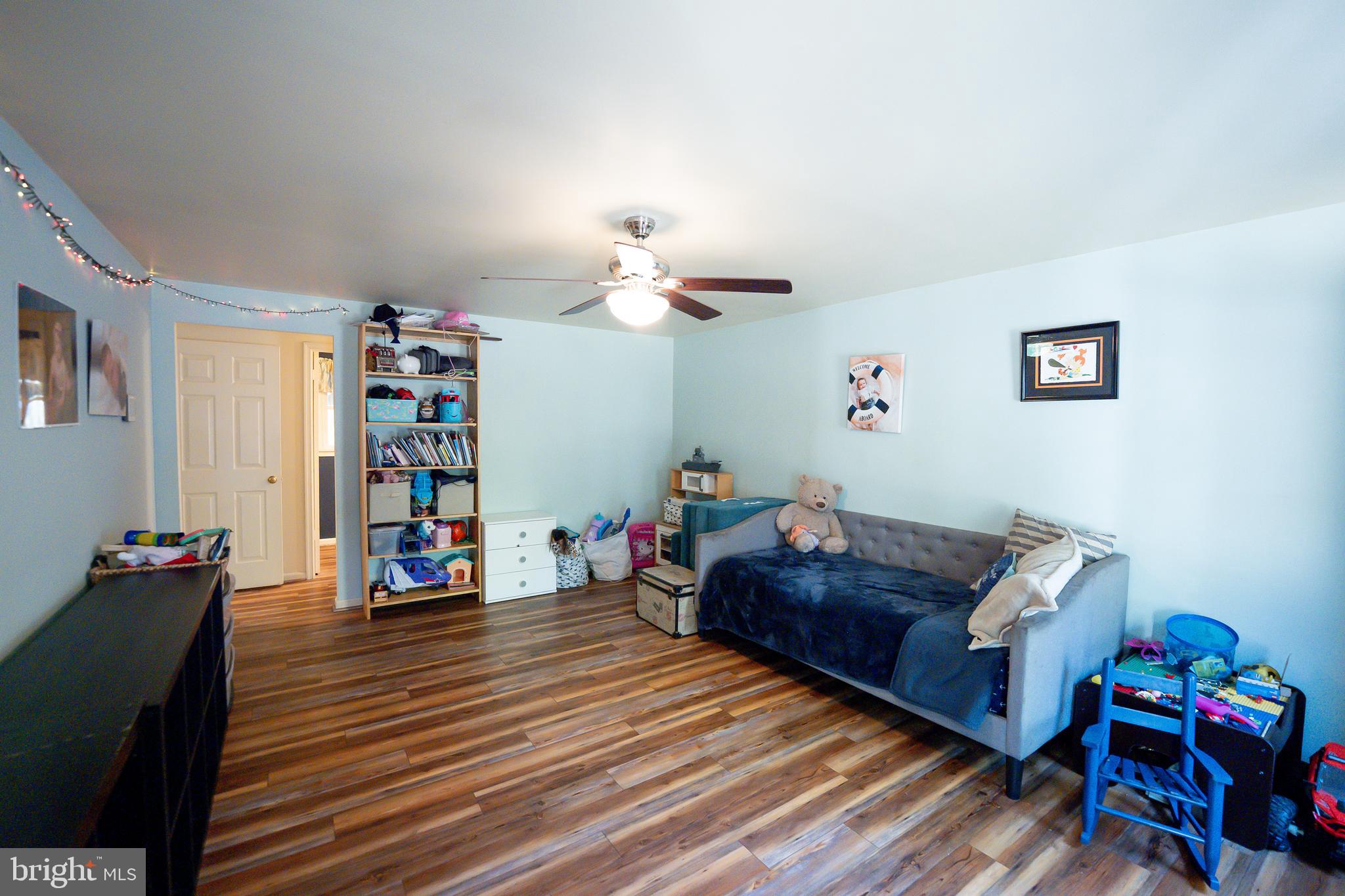 427 VALLEYWOOD DRIVE