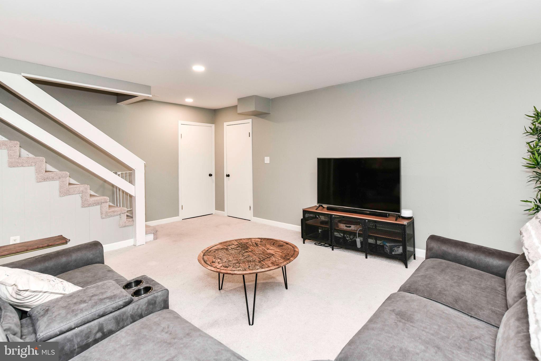 KINGS PARK WEST - Residential Lease