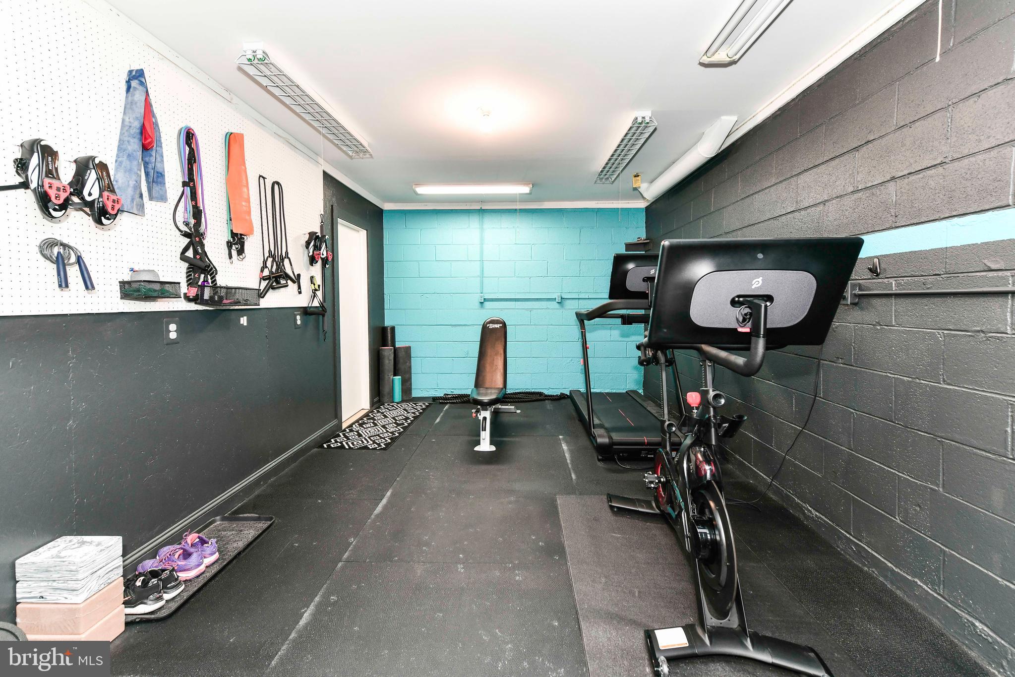 KINGS PARK WEST - Residential Lease