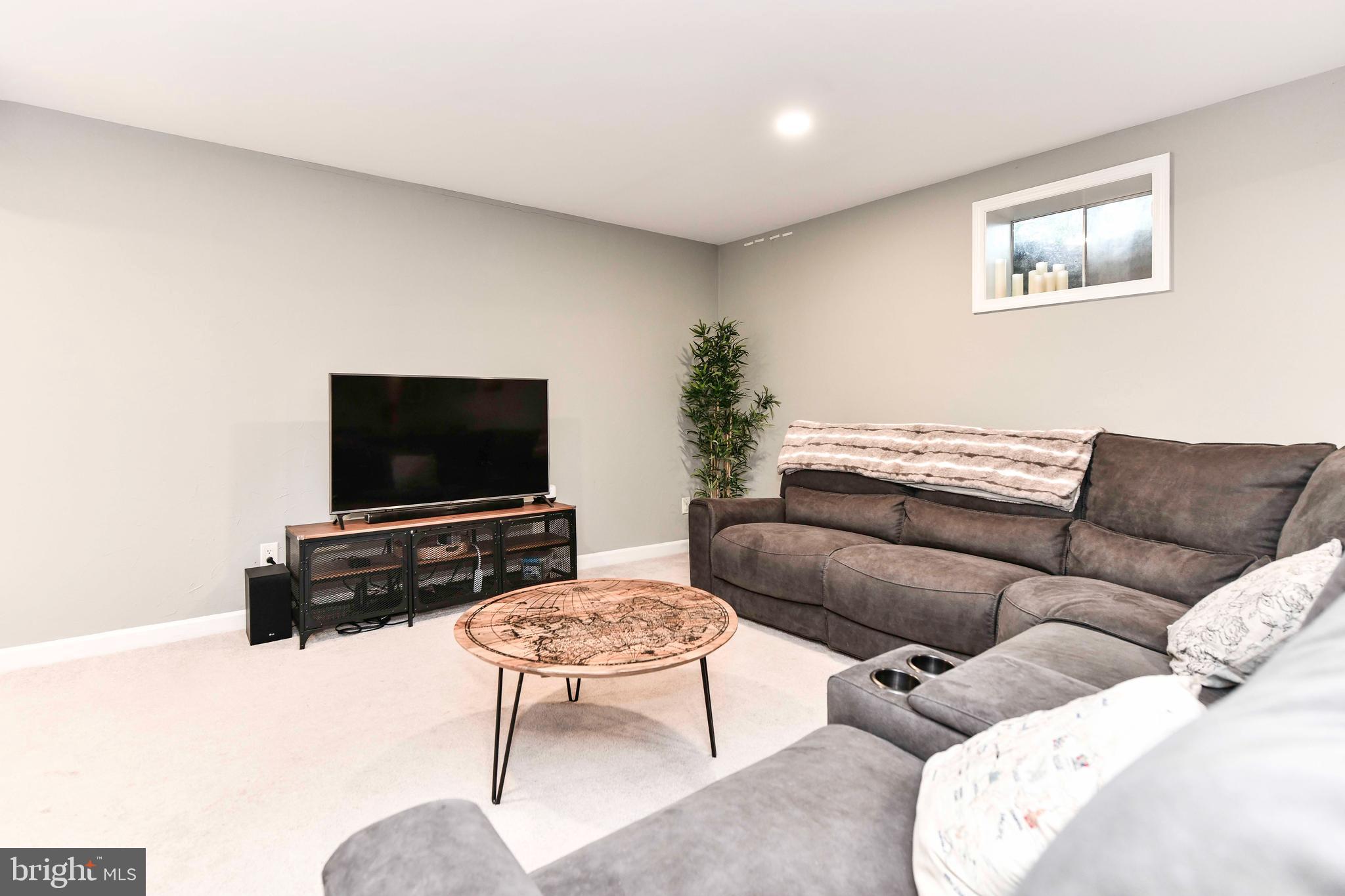 KINGS PARK WEST - Residential Lease