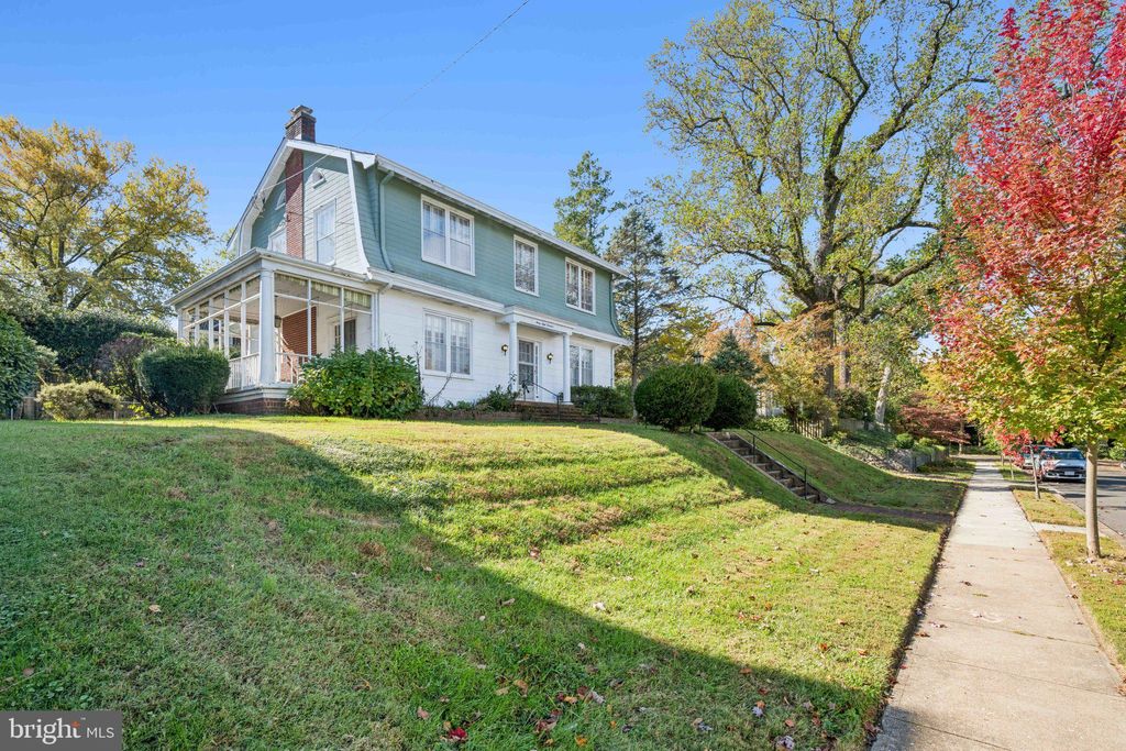 Photo of 3814 Kanawha Street NW, WASHINGTON, DC 20015 (MLS # DCDC2228092)