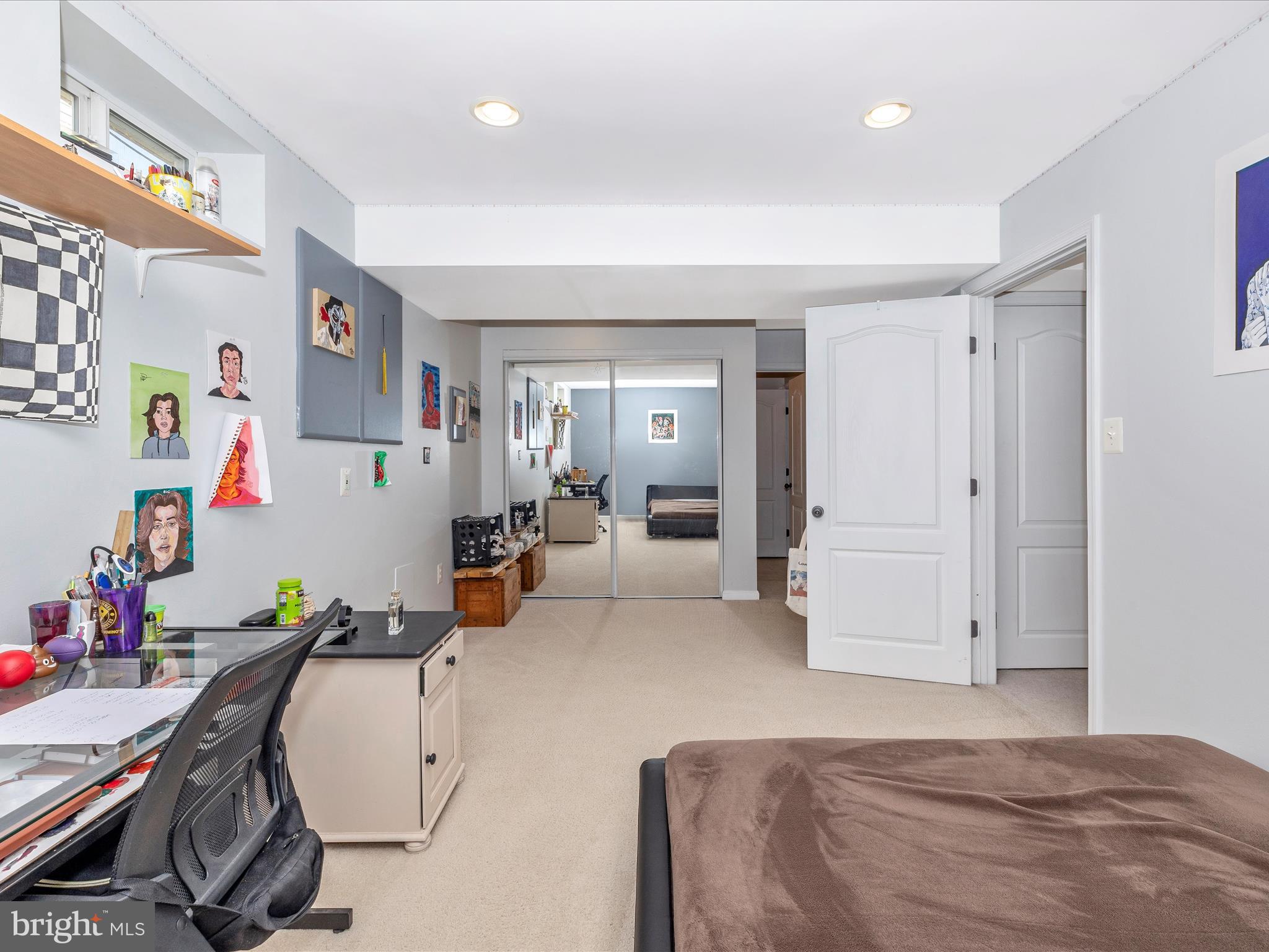 GALYN MANOR - Residential