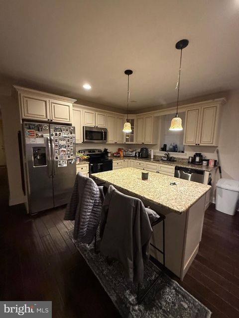Townhouse For Rent - 6110 Ridge Avenue<br/> PHILADELPHIA, PA 19128