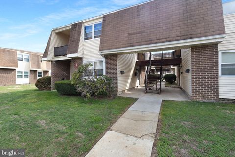 Condo For Sale - 8 Florence Tollgate Place<br/> BURLINGTON, NJ 08016