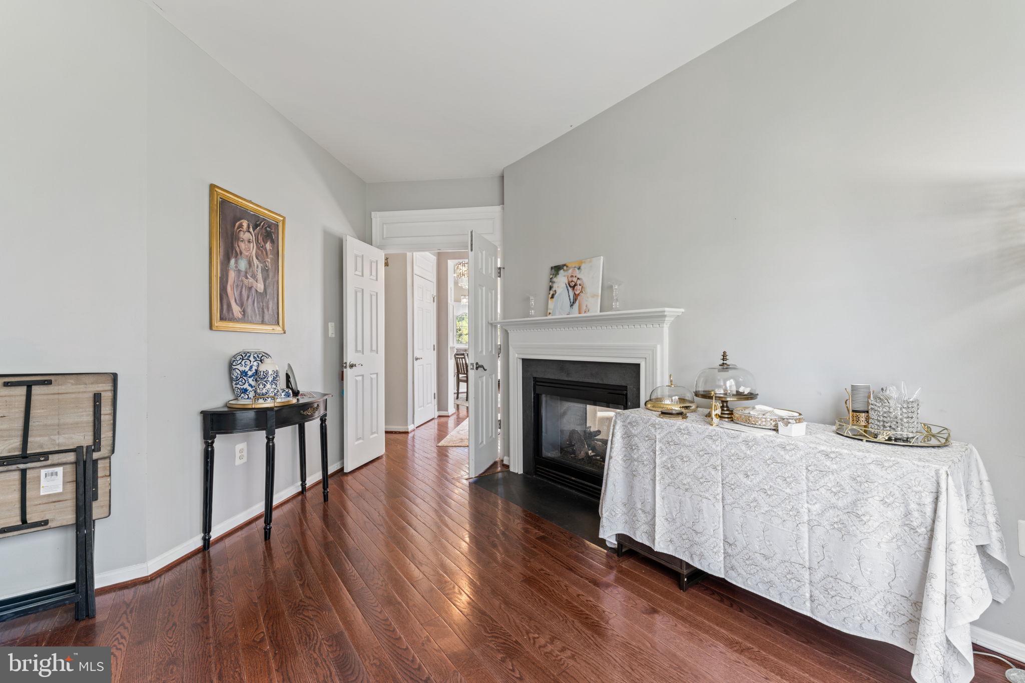 PIEDMONT MEWS - Residential