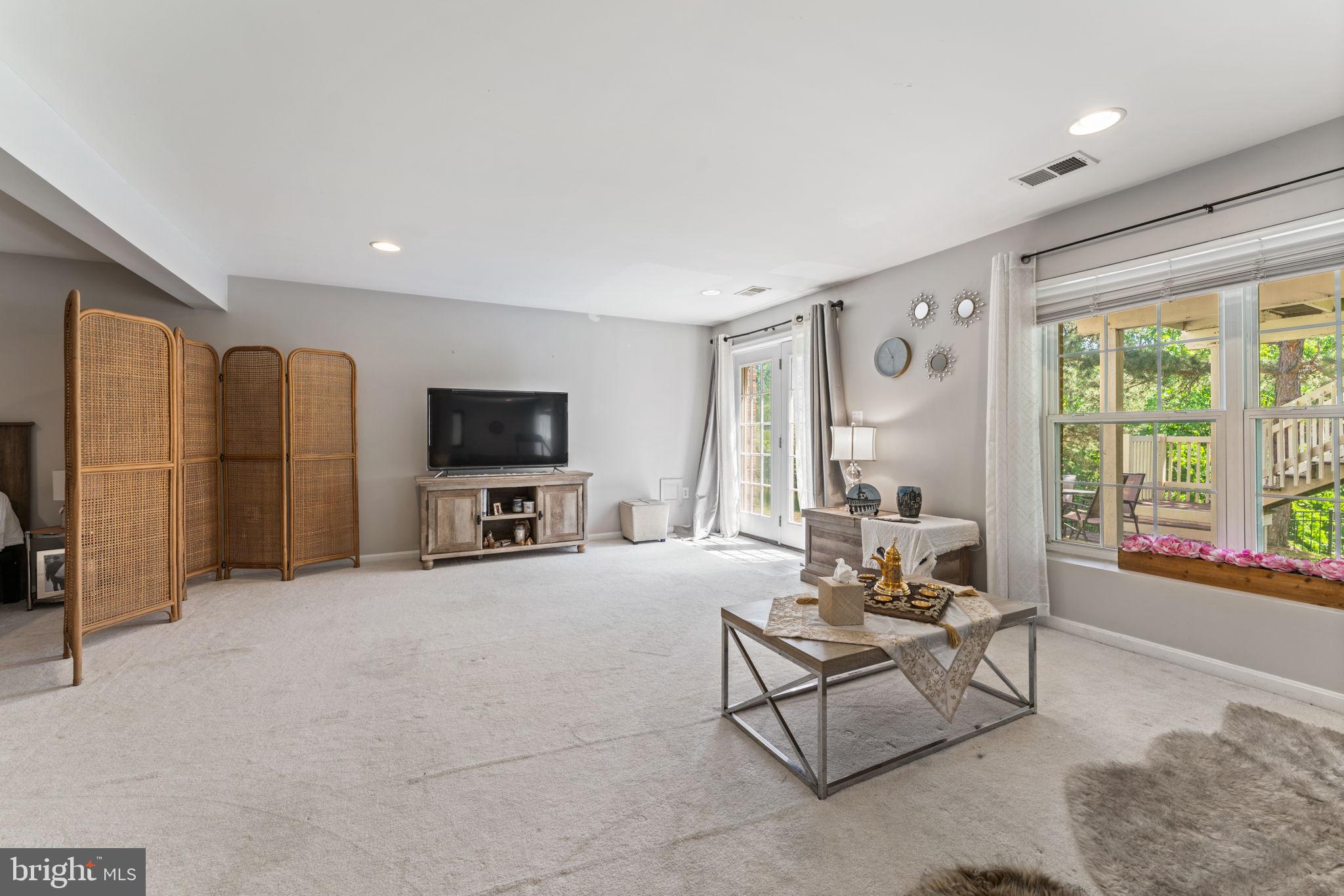 PIEDMONT MEWS - Residential