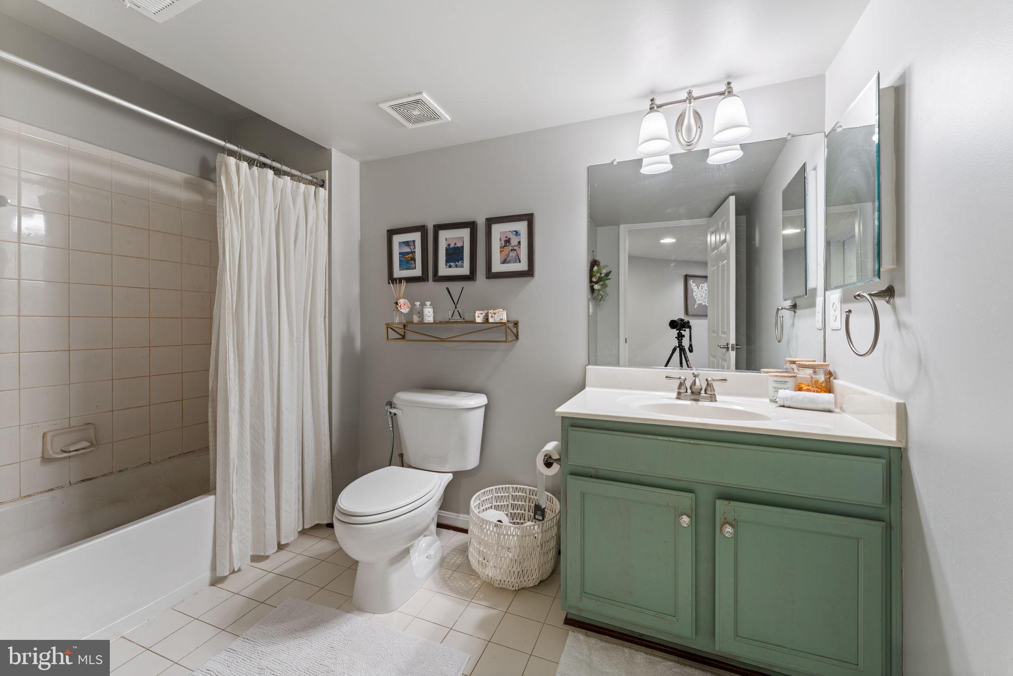 PIEDMONT MEWS - Residential