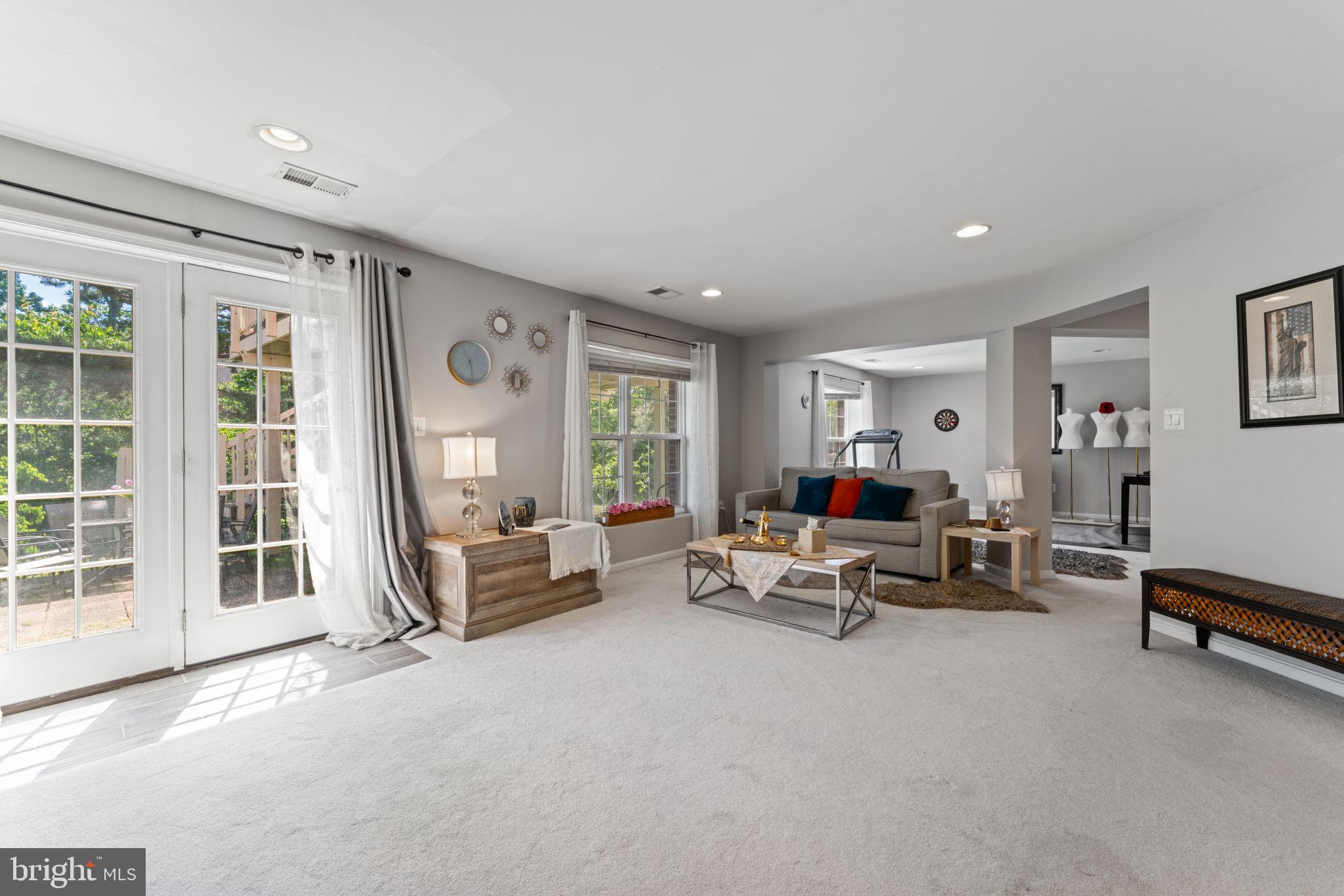 PIEDMONT MEWS - Residential