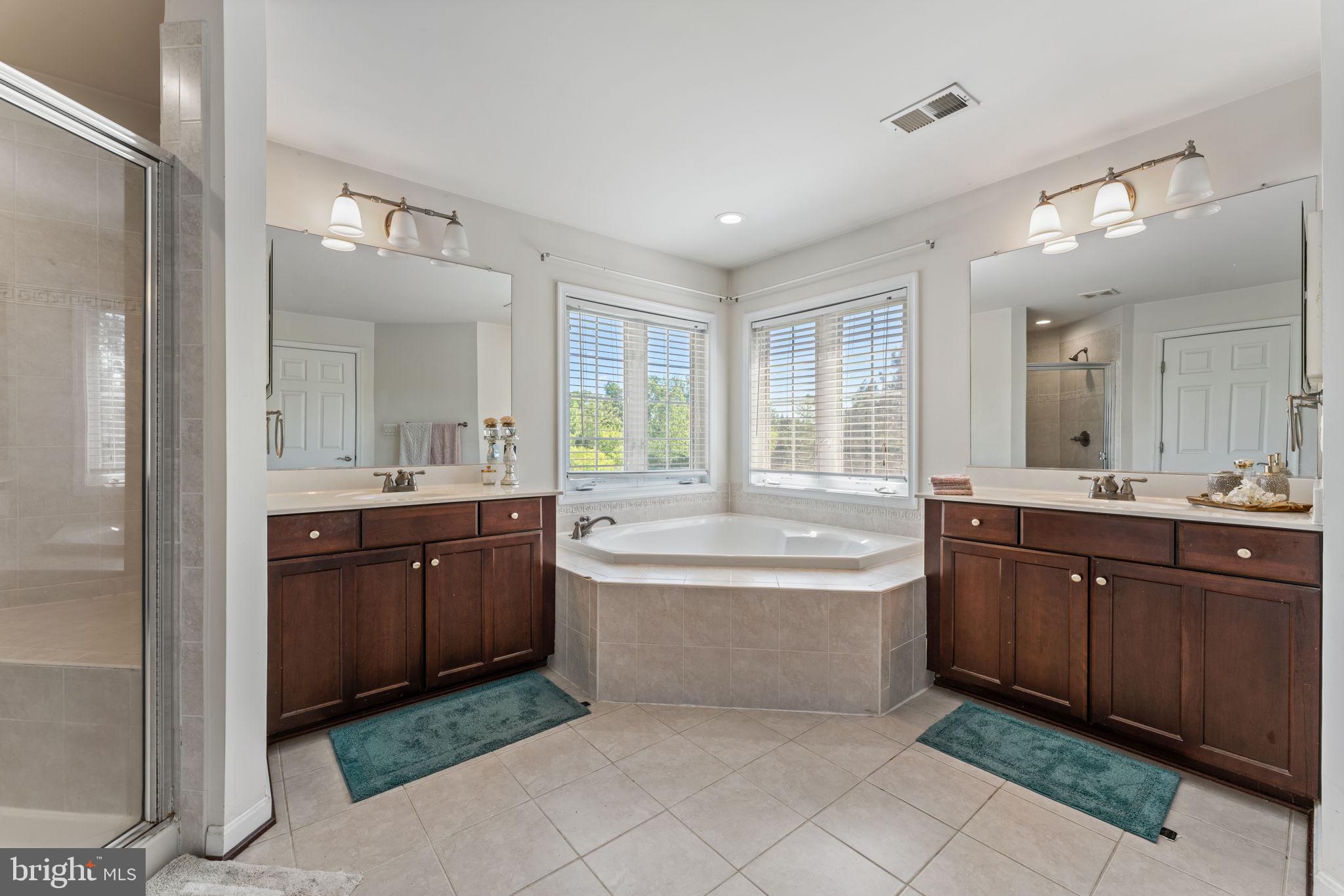 PIEDMONT MEWS - Residential