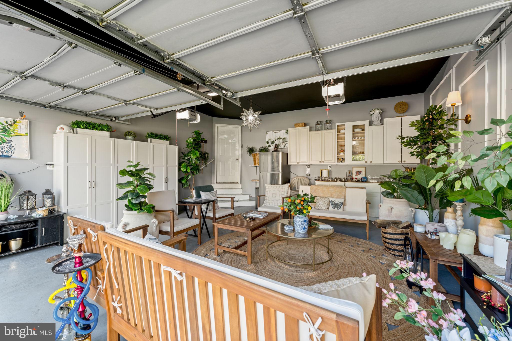 PIEDMONT MEWS - Residential