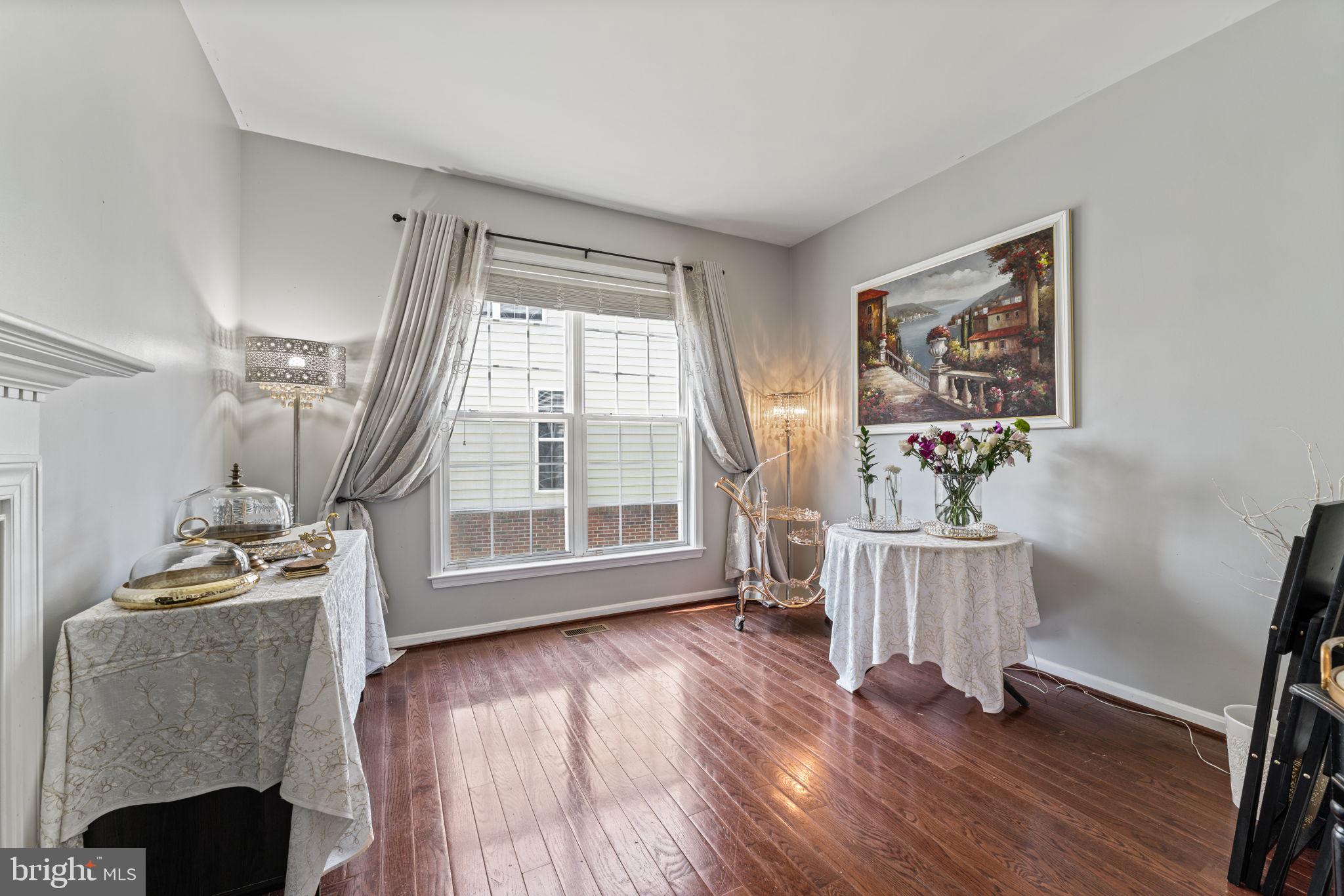 PIEDMONT MEWS - Residential