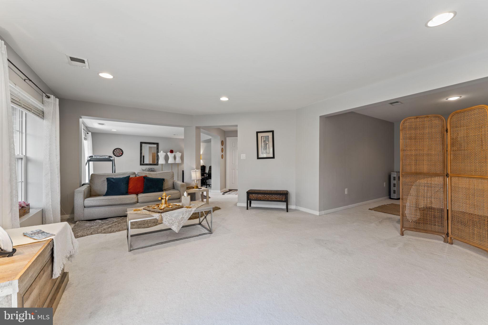 PIEDMONT MEWS - Residential