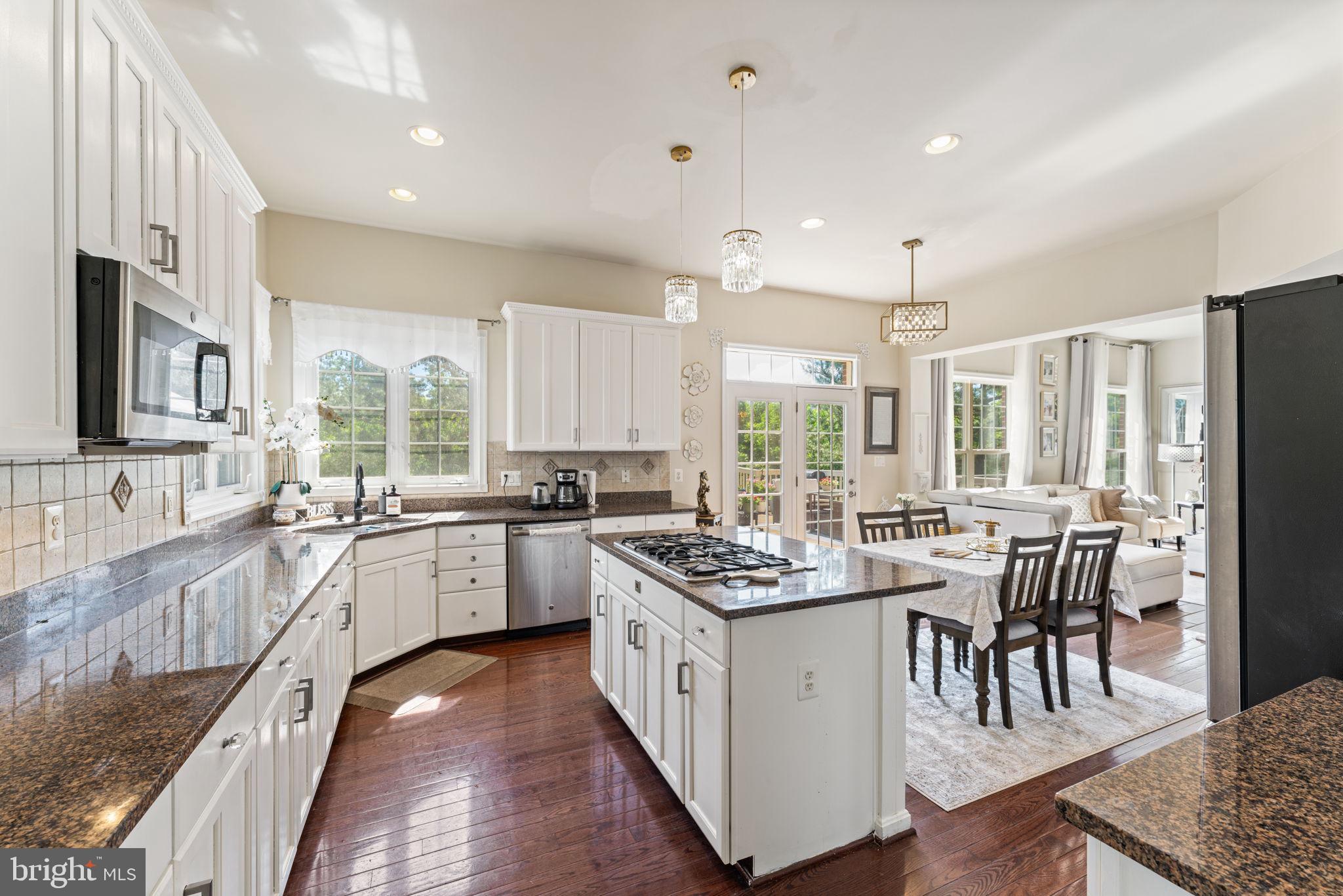 PIEDMONT MEWS - Residential