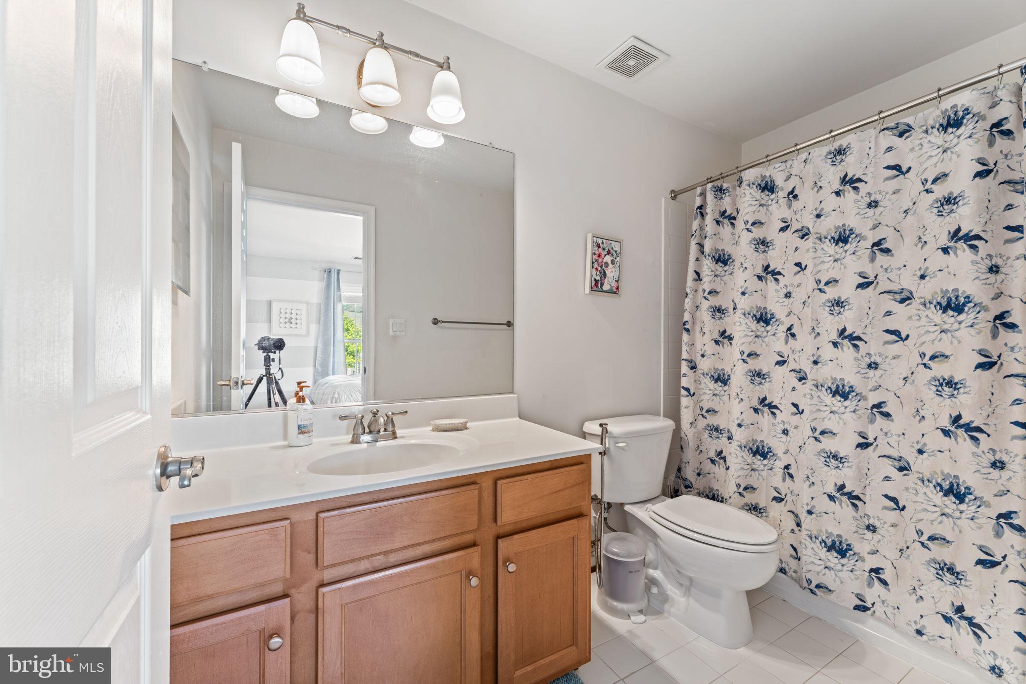 PIEDMONT MEWS - Residential