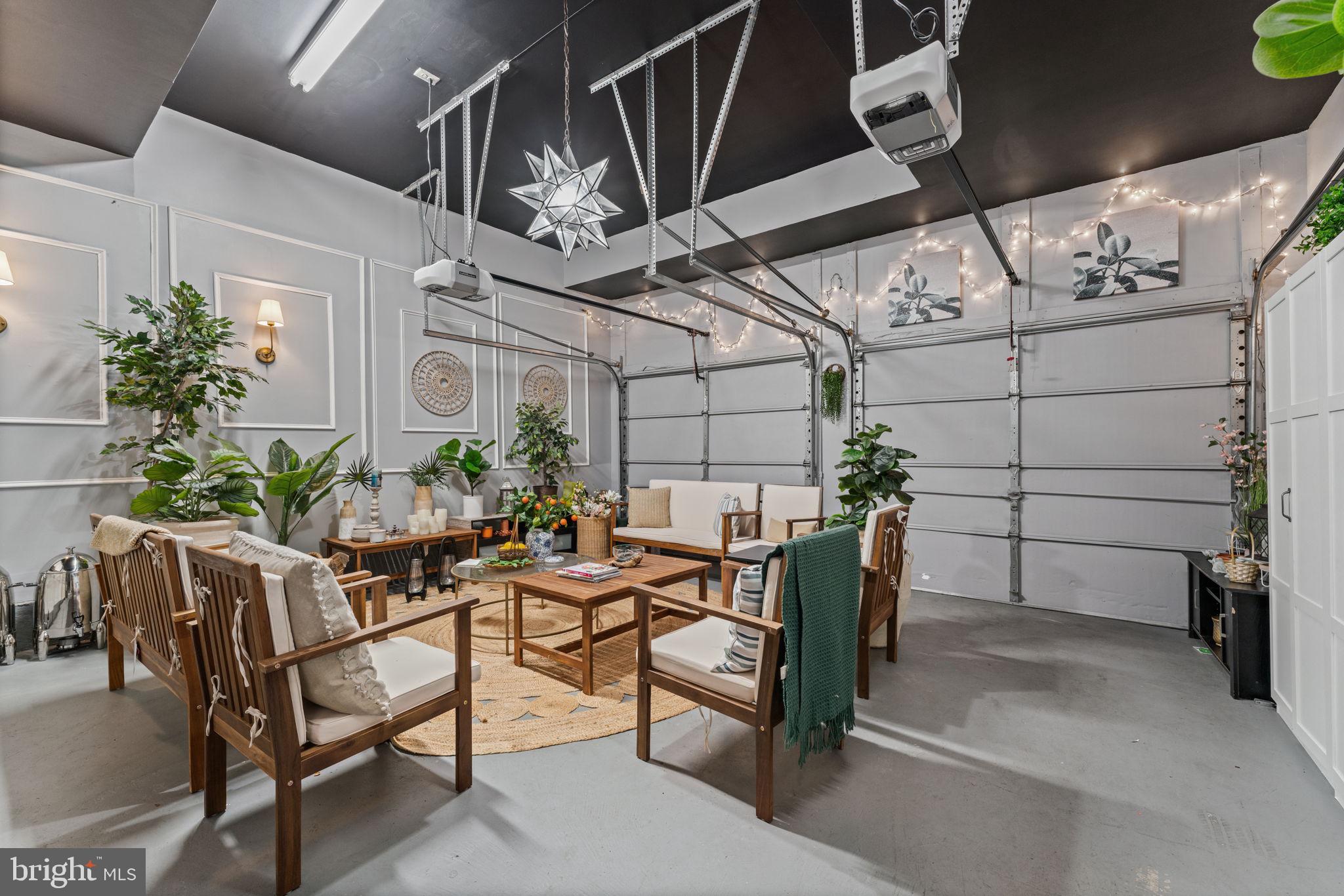 PIEDMONT MEWS - Residential