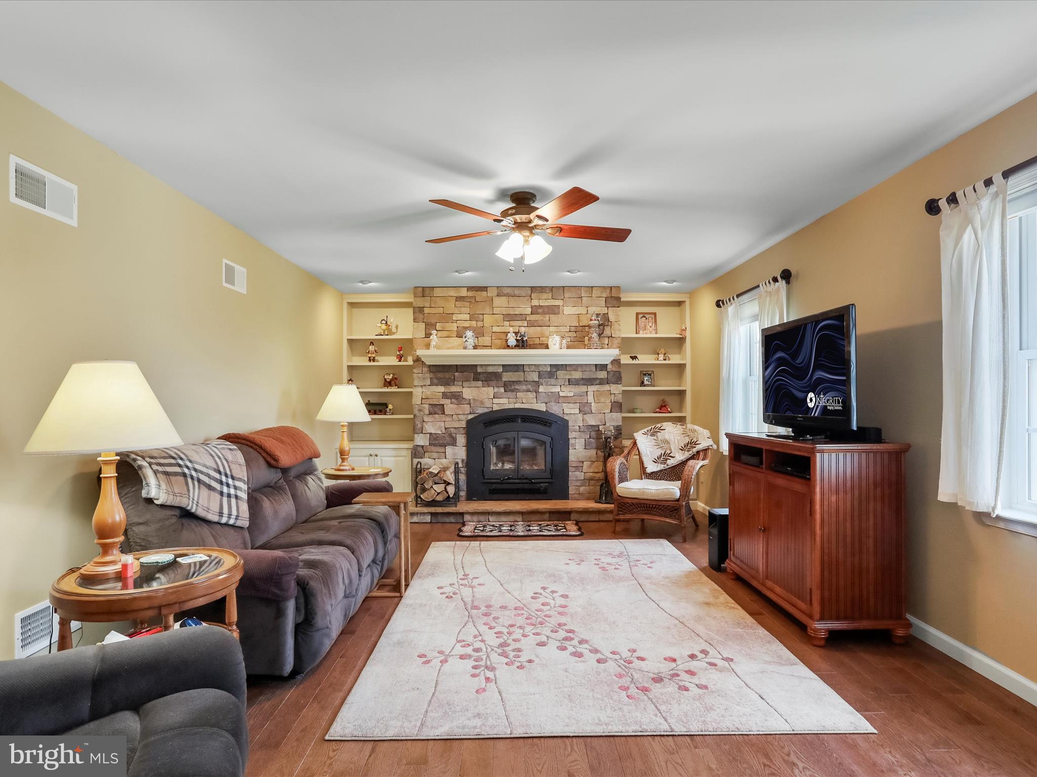 HUNTERS CHASE - Residential