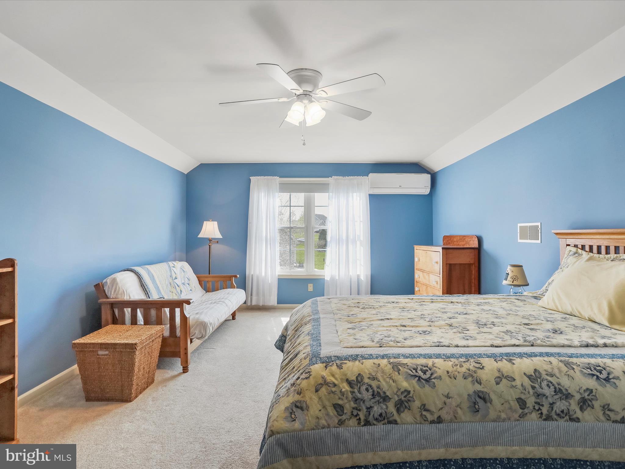 HUNTERS CHASE - Residential