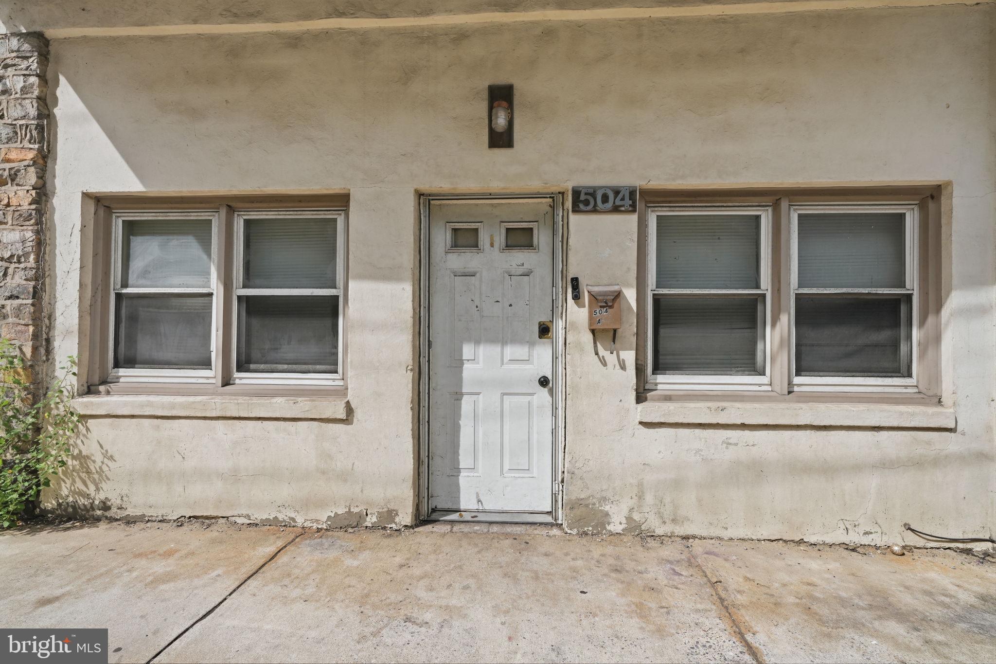 504 S 1ST AVENUE