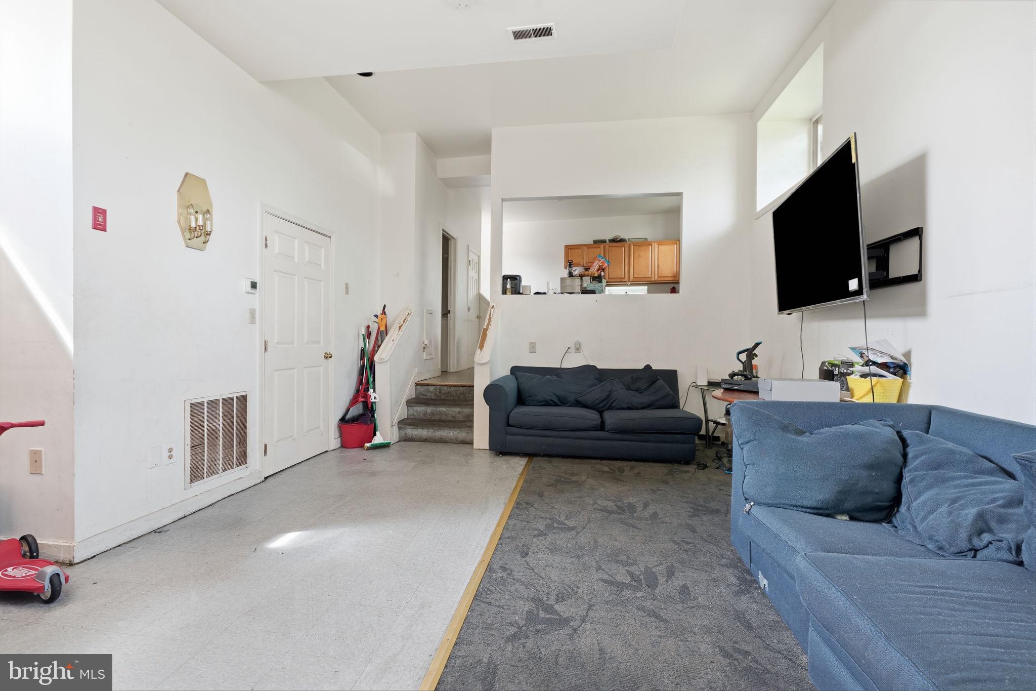 504 S 1ST AVENUE