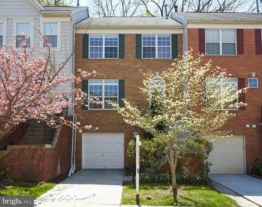 Part of the Clopper's Mill West HOA w/huge pool (& swim team!) & separate kiddie pool, Community club house w/party room, Tennis courts, Basketball court, & 2 playgrounds. New carpet in family room & lower level (1 yr), New washing machine, Freshly painted lower level & half bath.