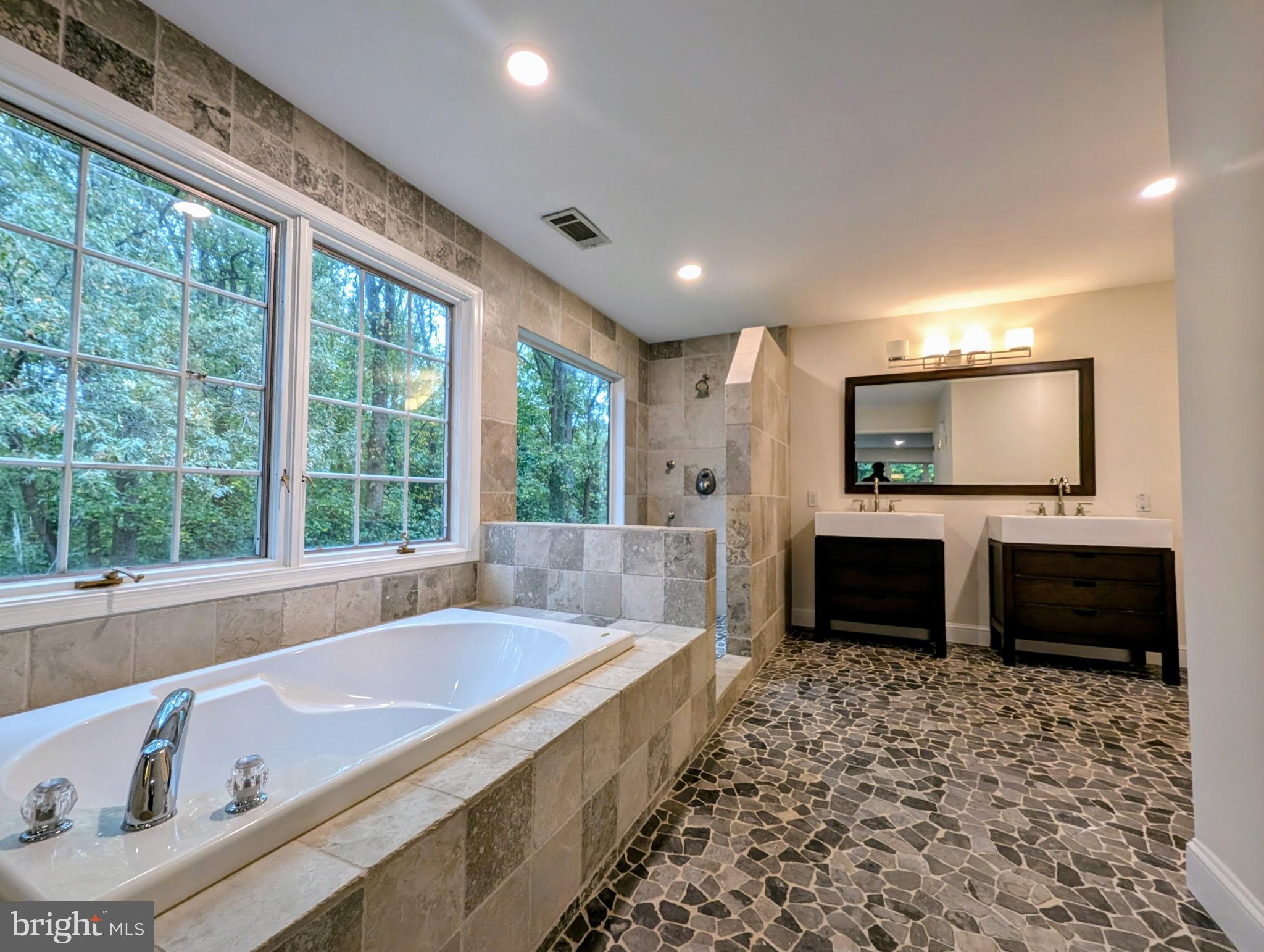 CAPTAINS CHOICE - Residential