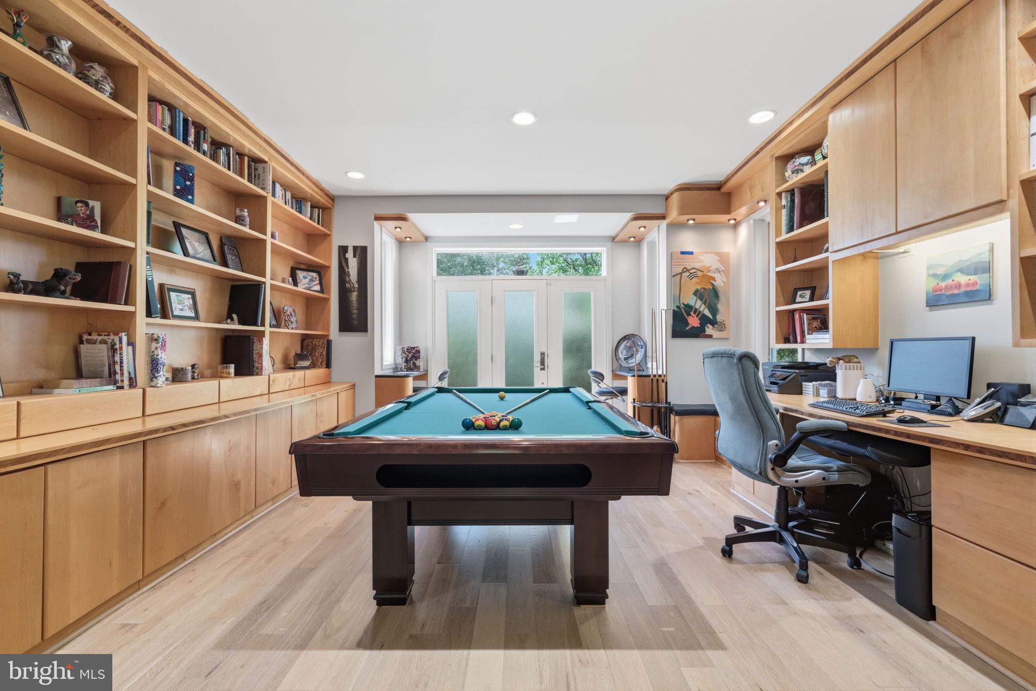 ARBOUR HILL - Residential