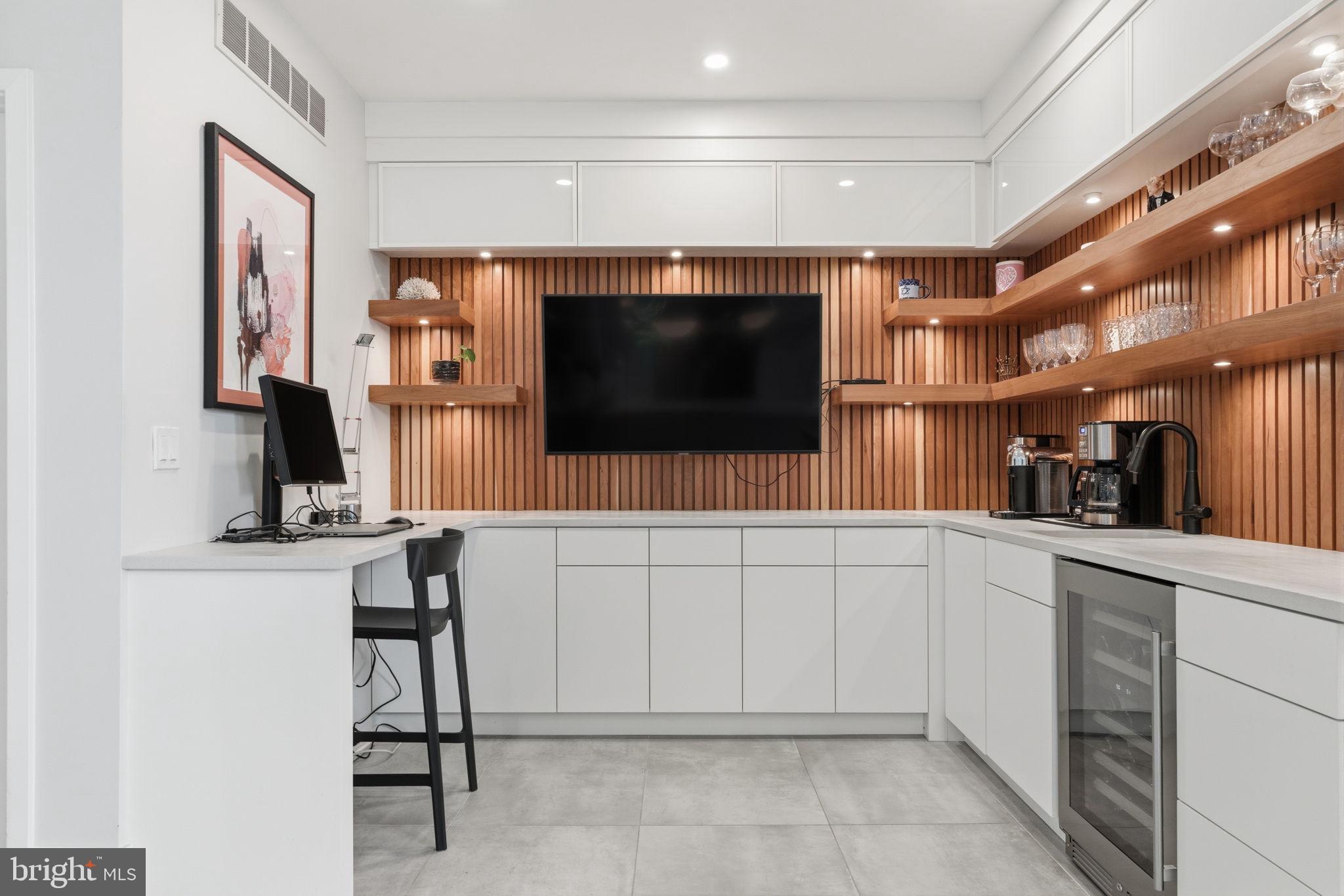 ARBOUR HILL - Residential