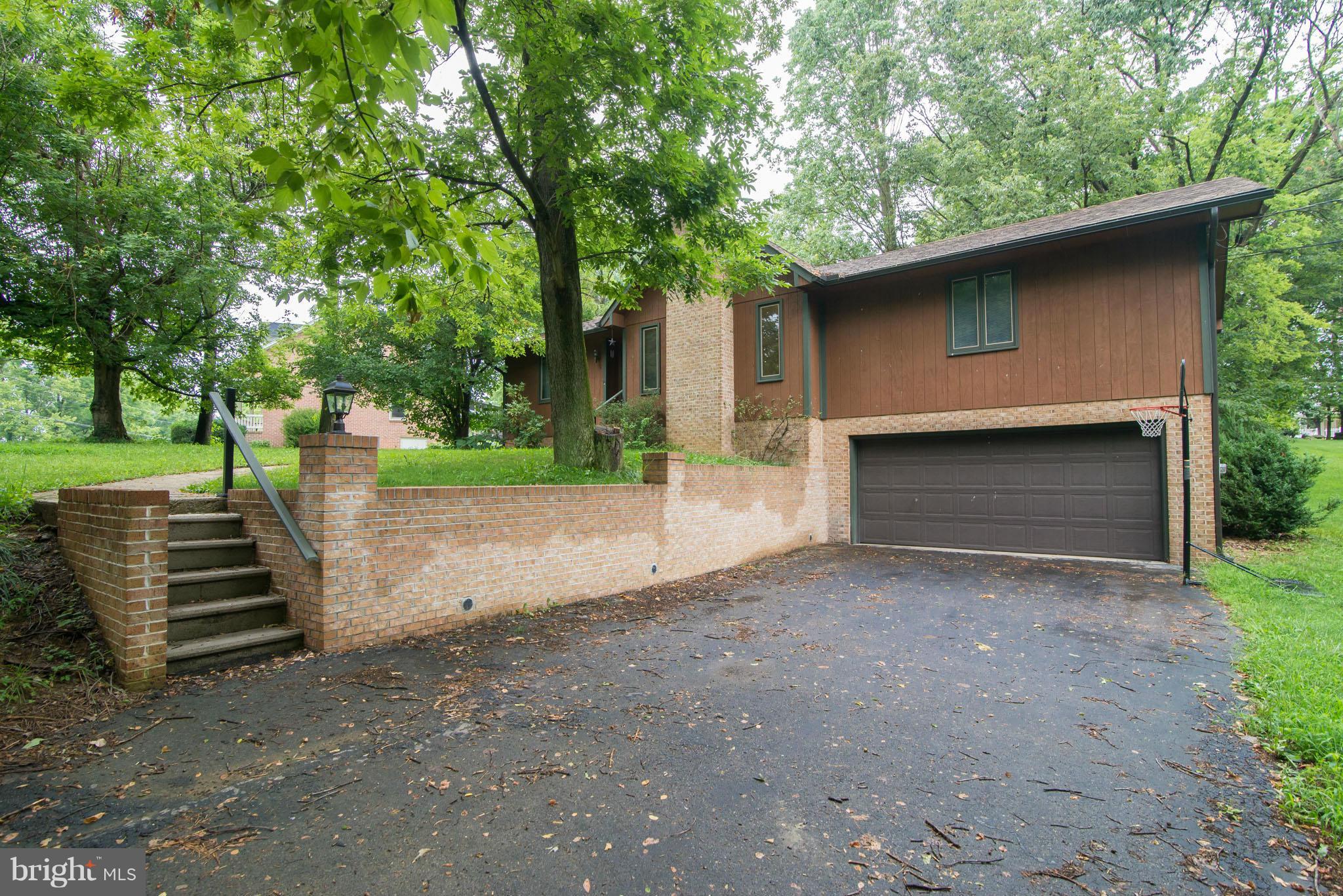 WOODBRIER MANOR - Residential