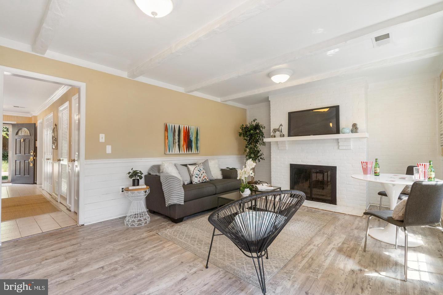 MERRY MEWS - Residential Lease