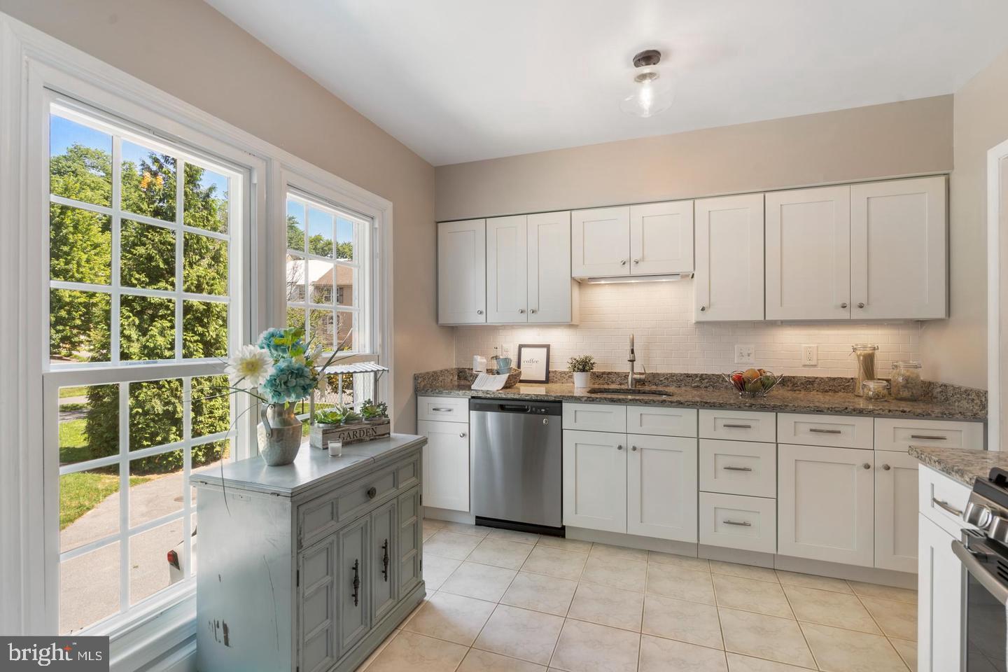 MERRY MEWS - Residential Lease