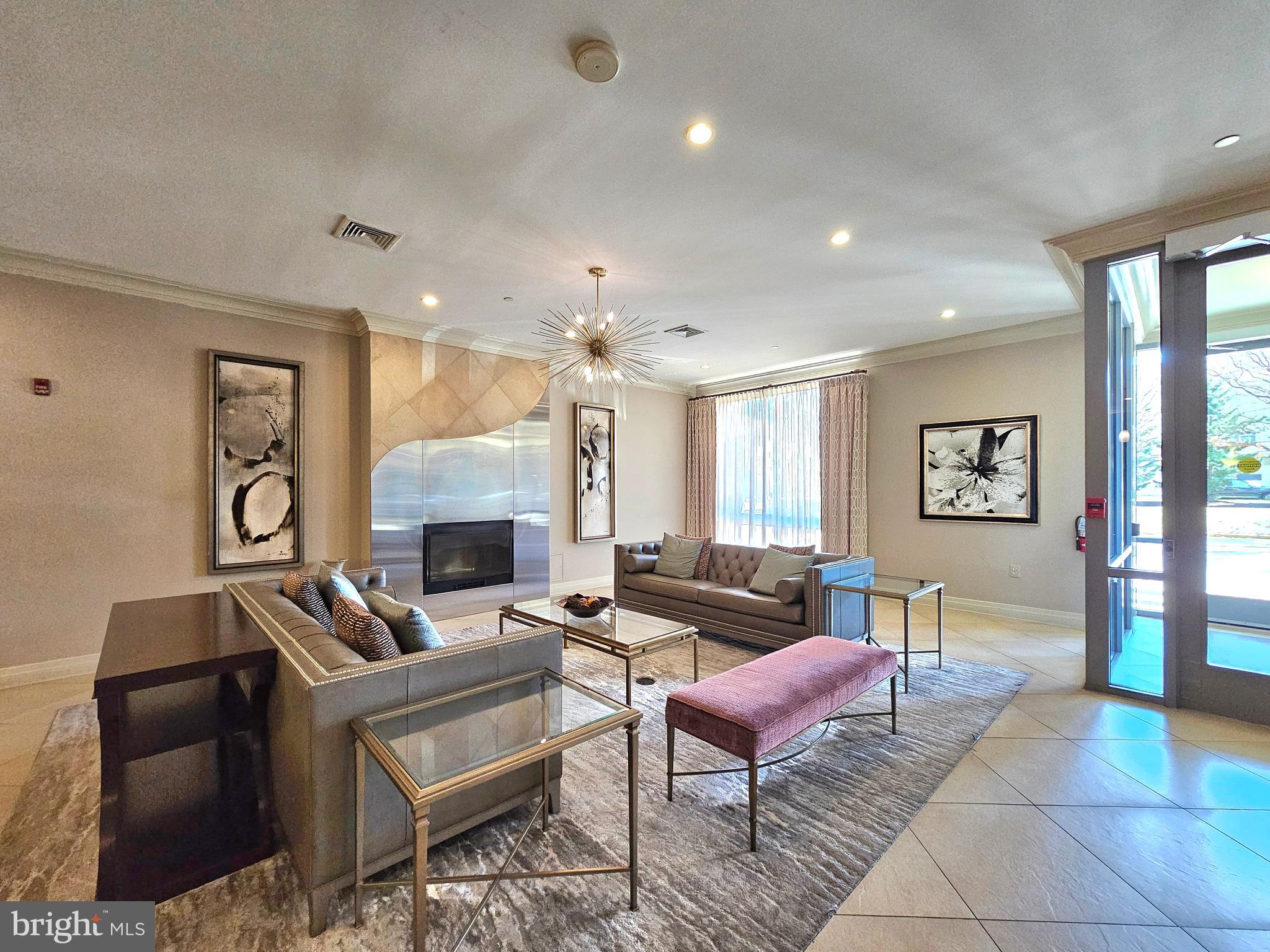 MIDTOWN ALEXANDRIA STATION CONDOMINIUM - Residential Lease