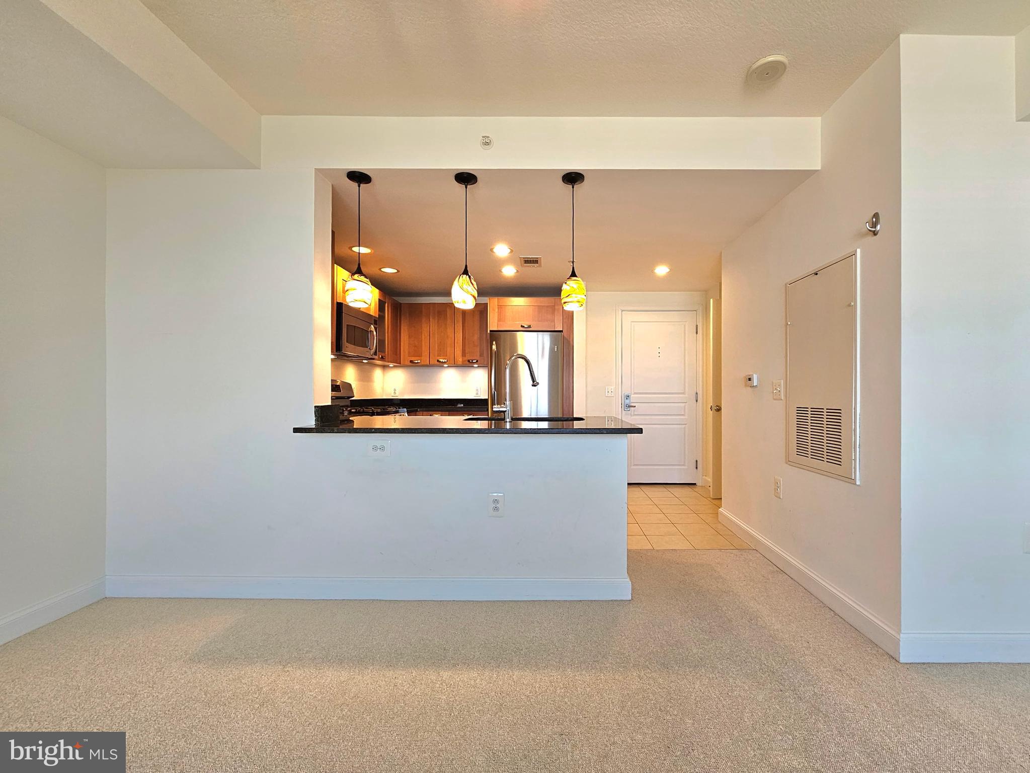 MIDTOWN ALEXANDRIA STATION CONDOMINIUM - Residential Lease