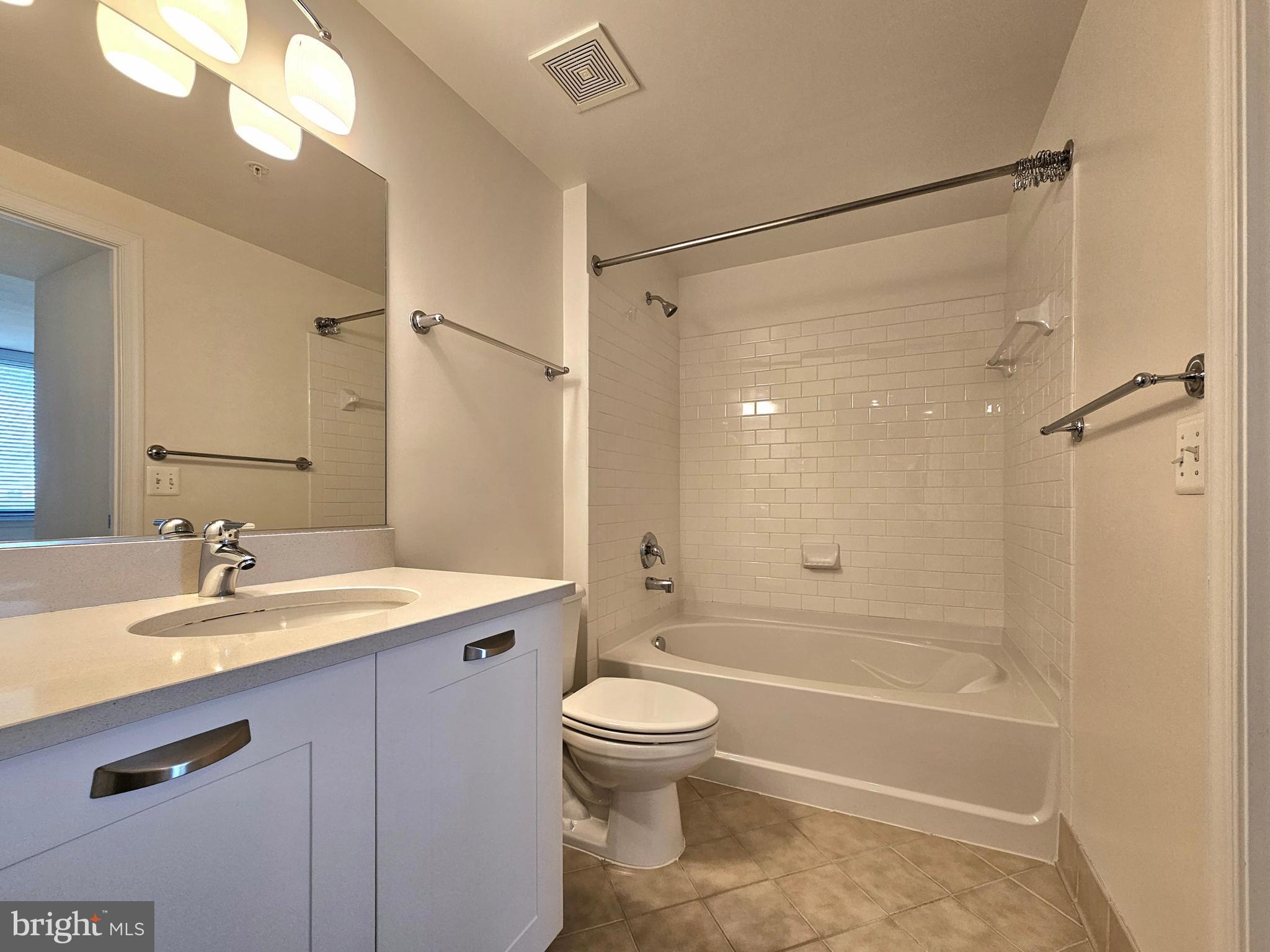 MIDTOWN ALEXANDRIA STATION CONDOMINIUM - Residential Lease