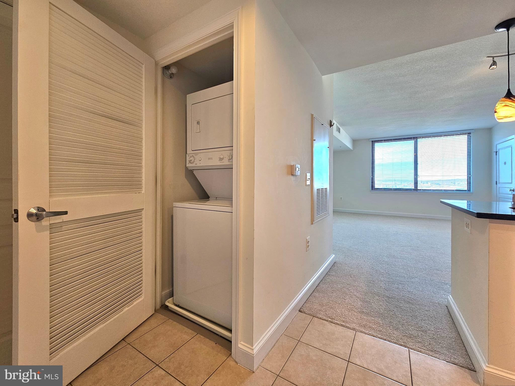 MIDTOWN ALEXANDRIA STATION CONDOMINIUM - Residential Lease