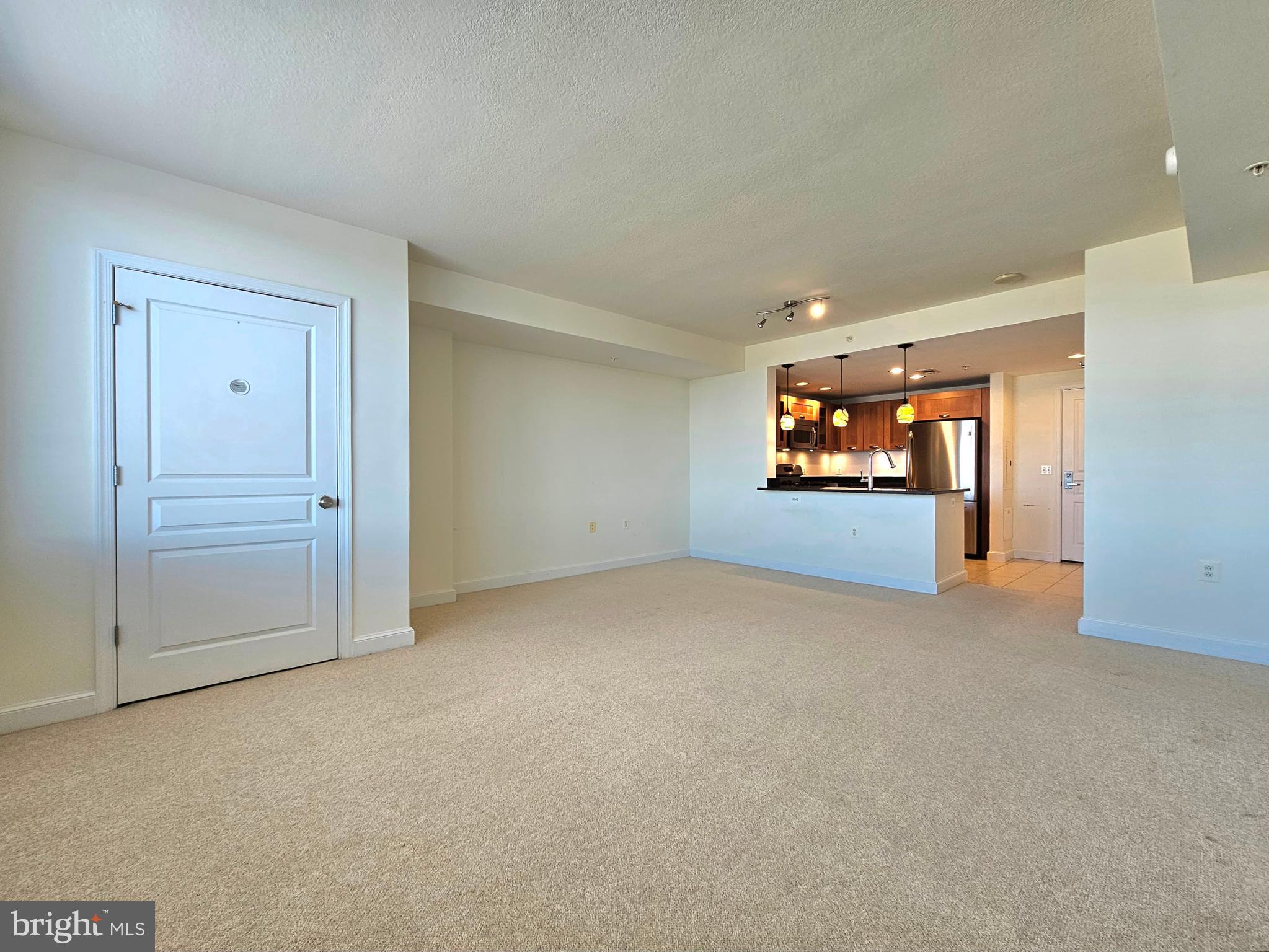 MIDTOWN ALEXANDRIA STATION CONDOMINIUM - Residential Lease