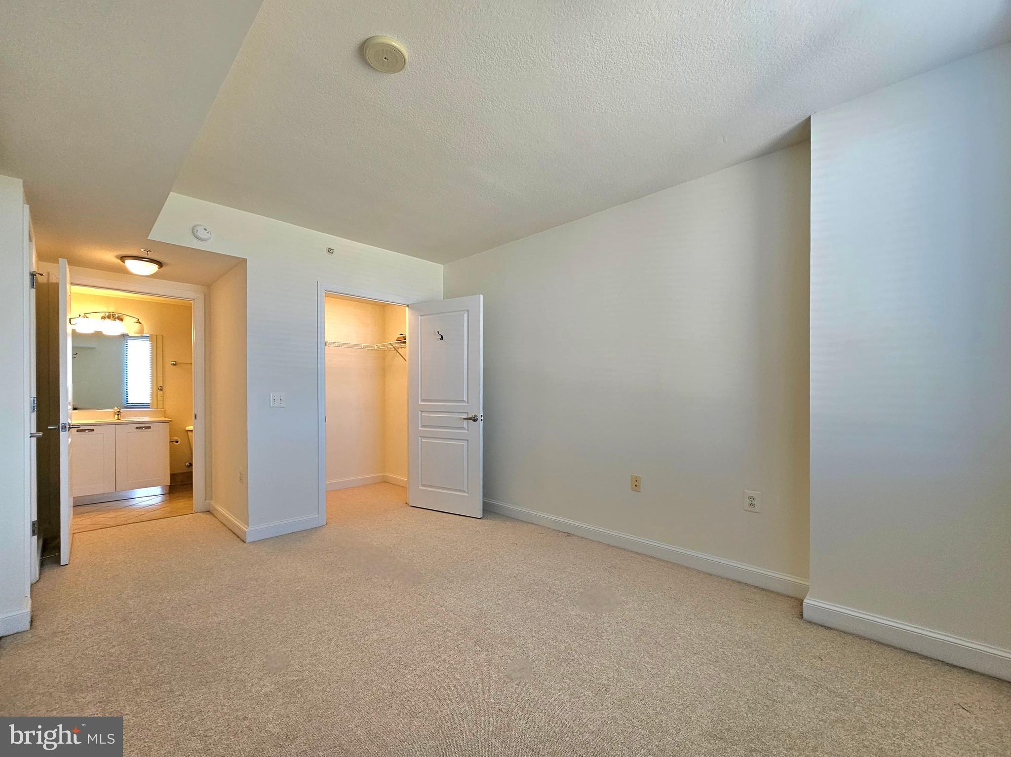 MIDTOWN ALEXANDRIA STATION CONDOMINIUM - Residential Lease