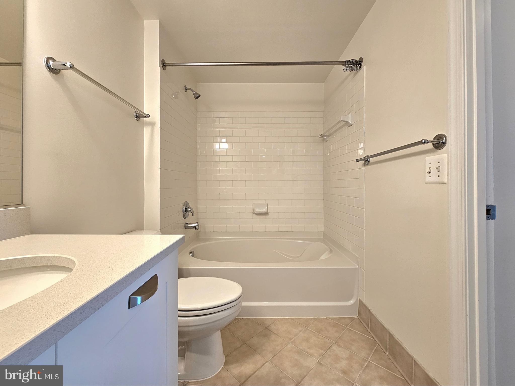 MIDTOWN ALEXANDRIA STATION CONDOMINIUM - Residential Lease