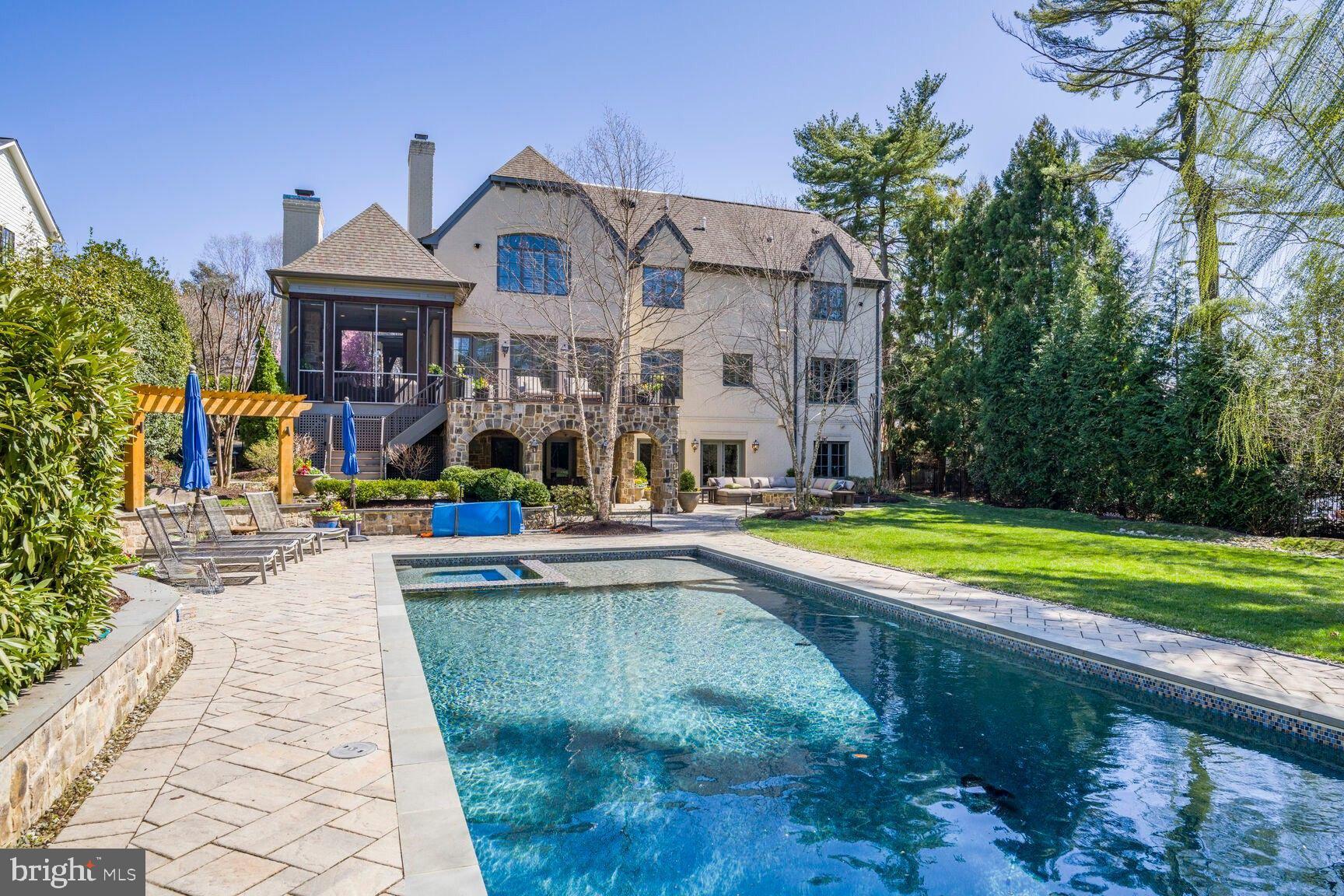 1222 SOMERSET DRIVE