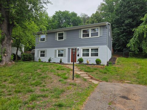Photo of 13421 Hillendale Drive, WOODBRIDGE, VA 22193 (MLS # VAPW2120672)