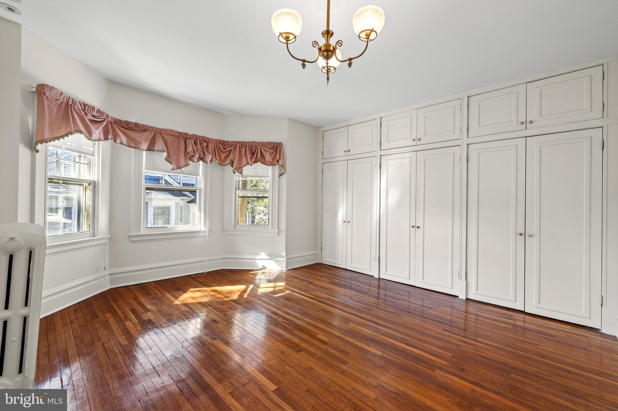 ROLAND PARK - Residential