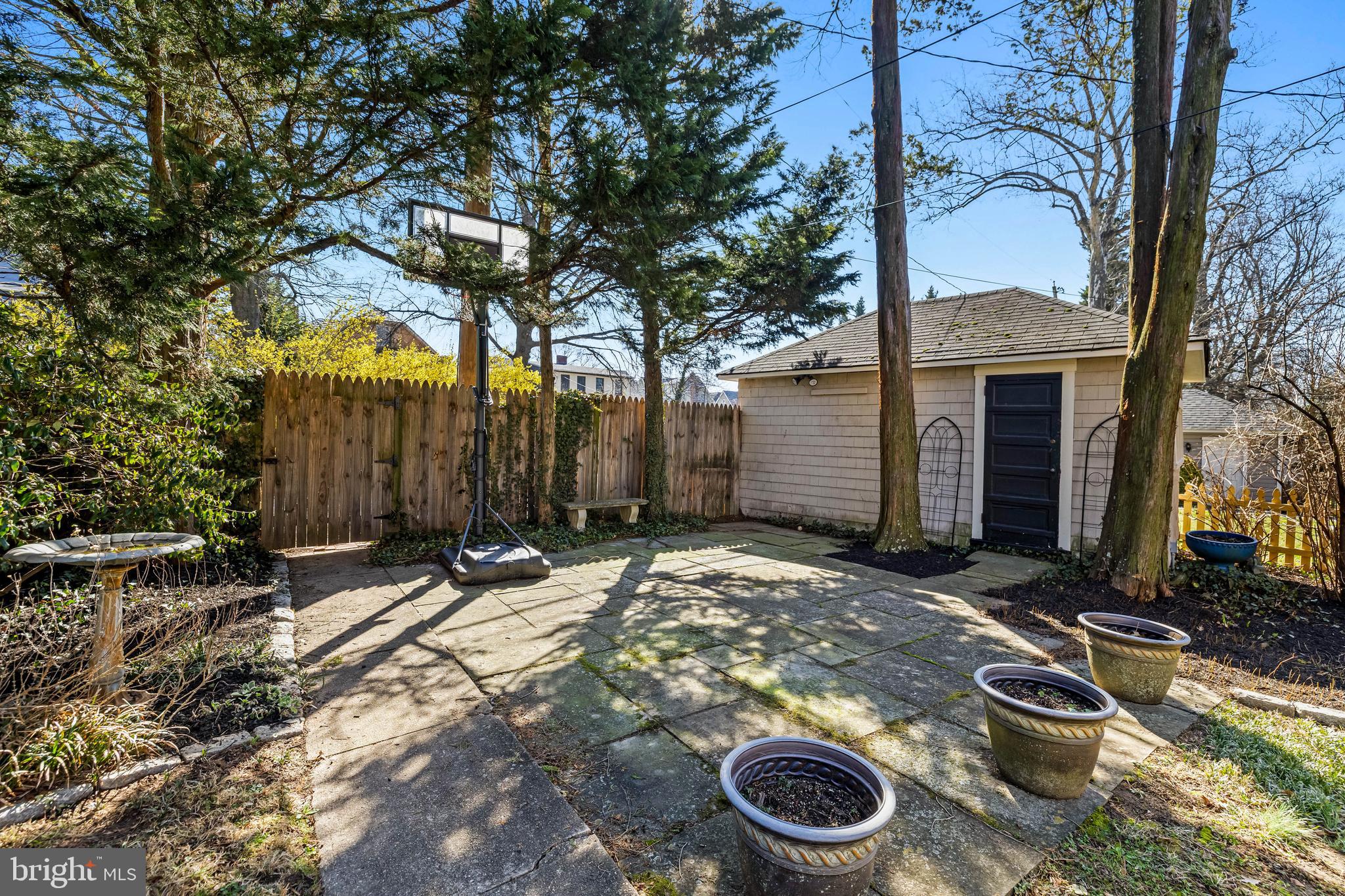 ROLAND PARK - Residential