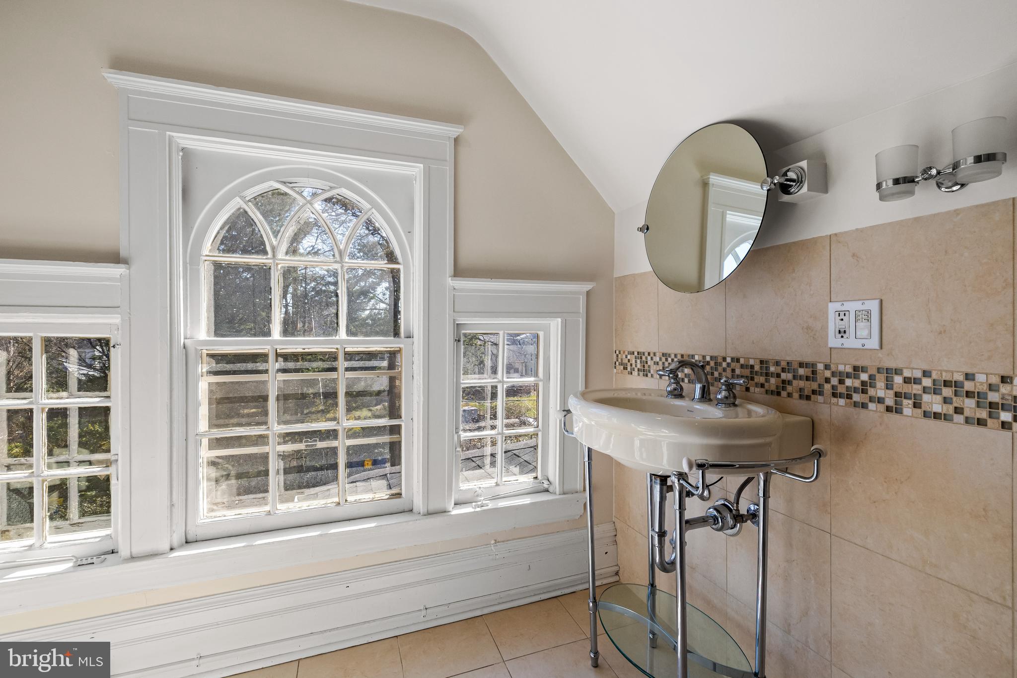 ROLAND PARK - Residential