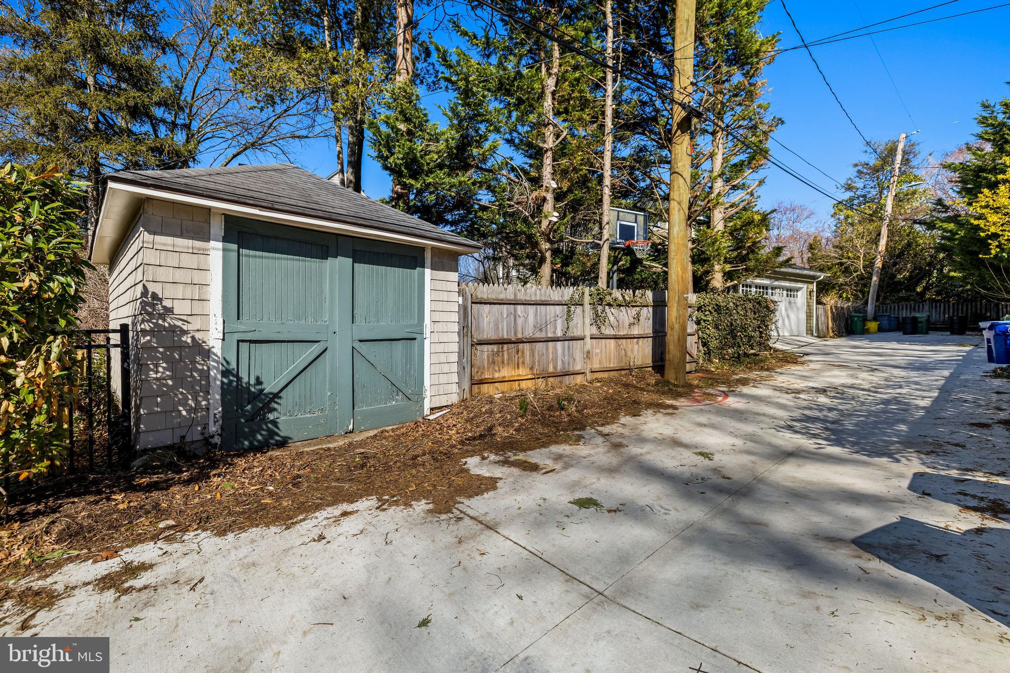 ROLAND PARK - Residential