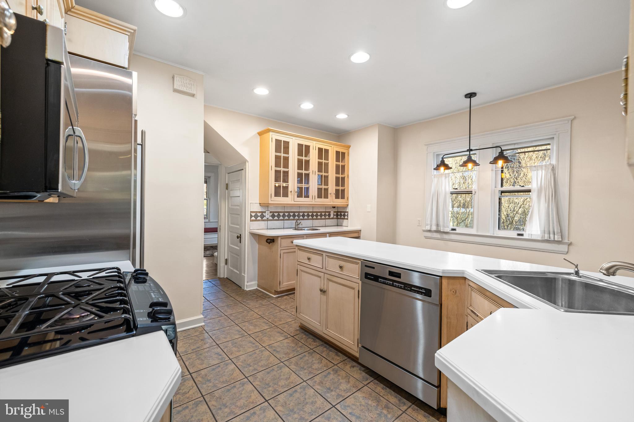 ROLAND PARK - Residential