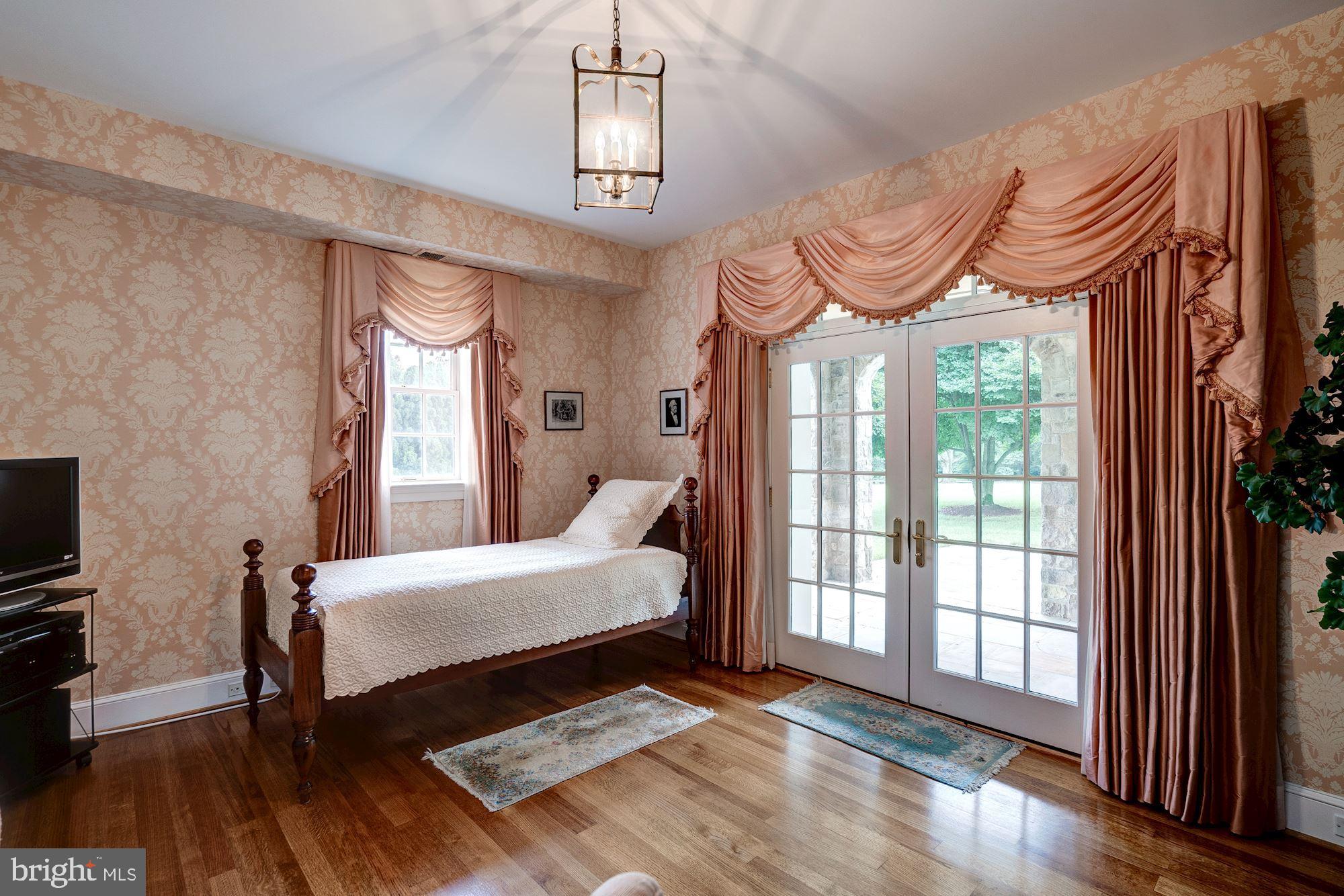 DEERFIELD POND - Residential