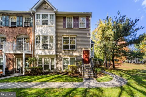Photo of 54 Versailles Court, HAMILTON, NJ 08619 (MLS # NJME2067348)