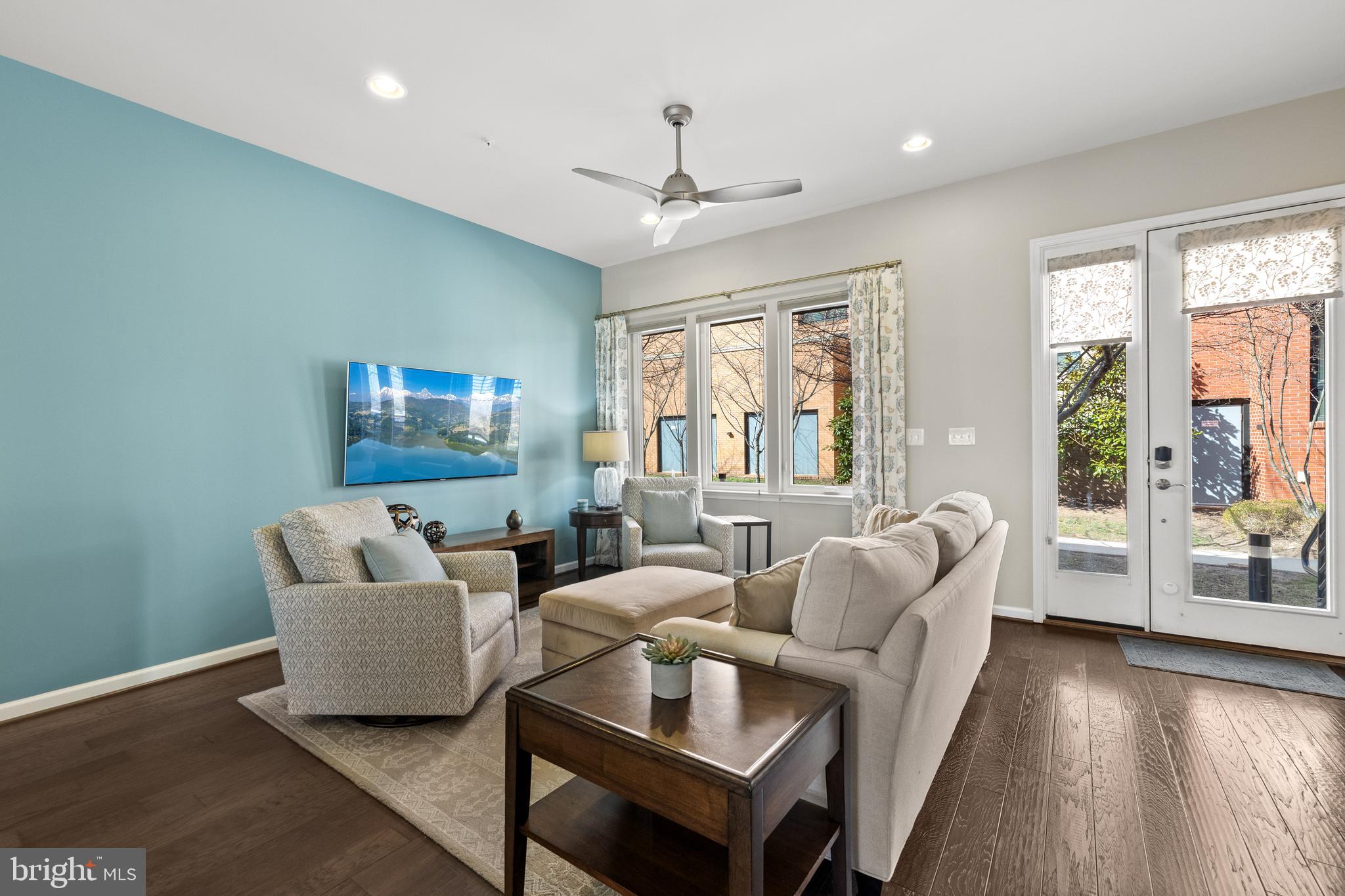 CAMBRIA SQUARE - Residential